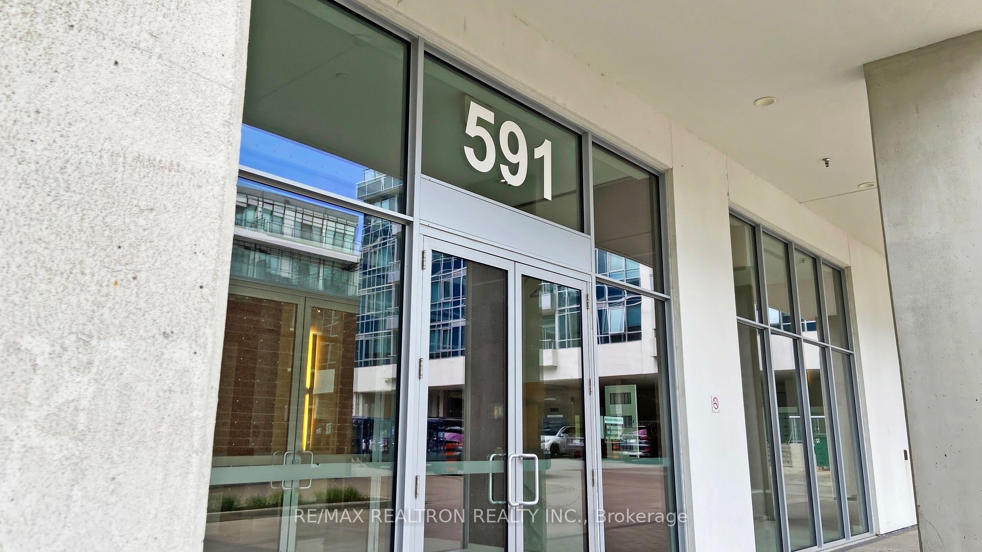 591 Sheppard Avenue E 923 Property Photo 4