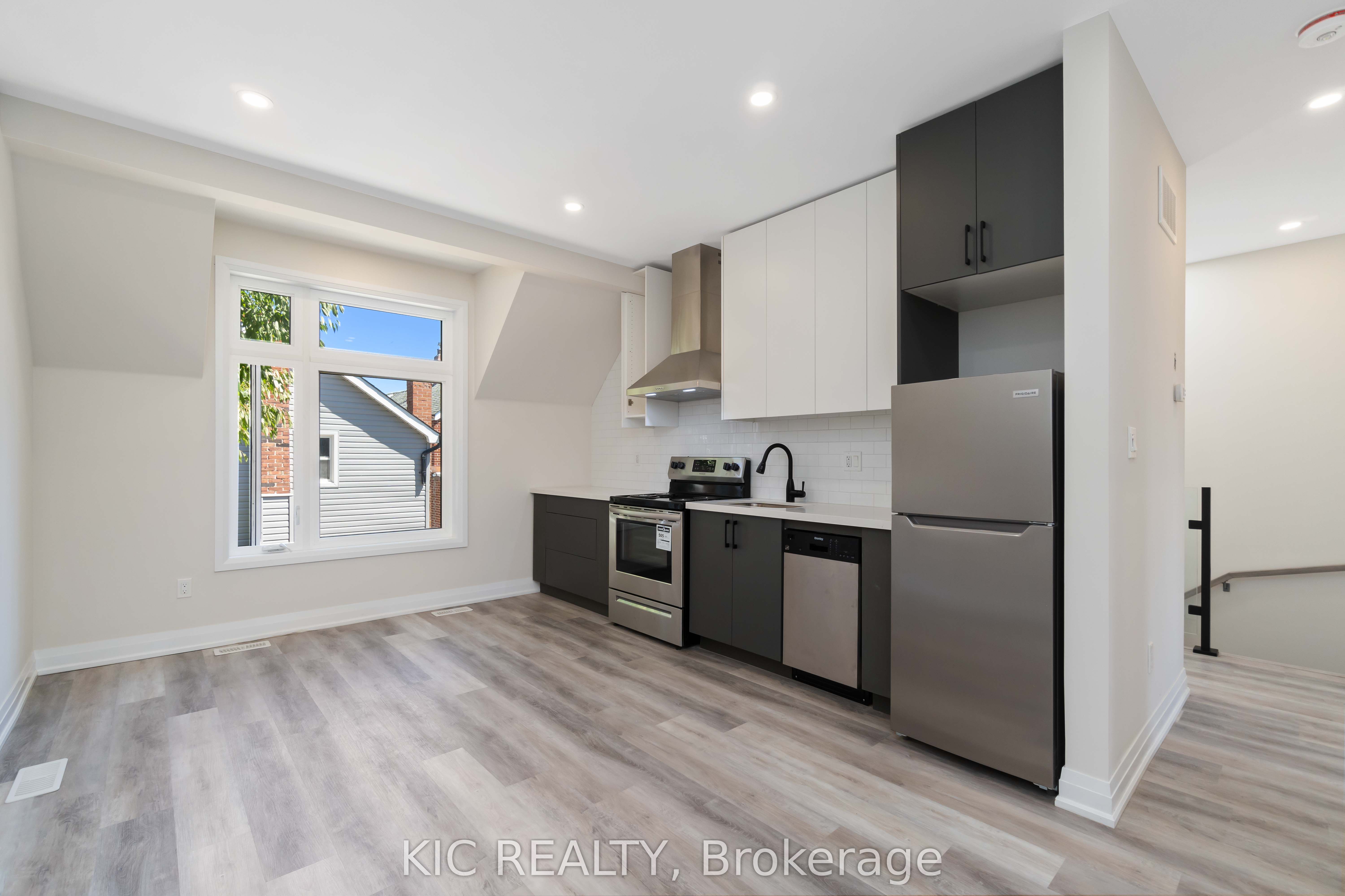 18 Somerset Avenue Property Photo 1