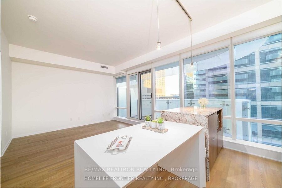 1 Bloor Street E 903 Property Photo 6