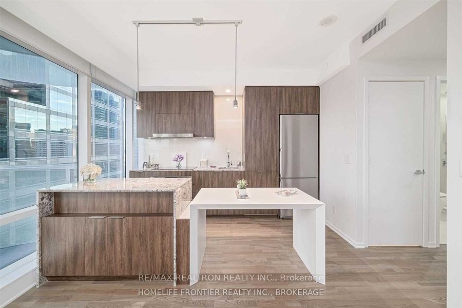 1 Bloor Street E 903 Property Photo 7