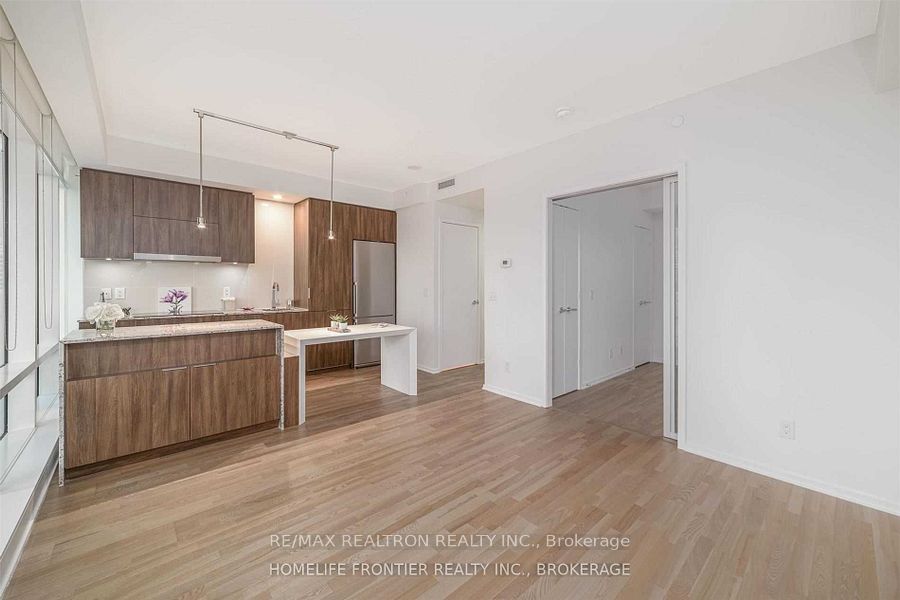 1 Bloor Street E 903 Property Photo 8