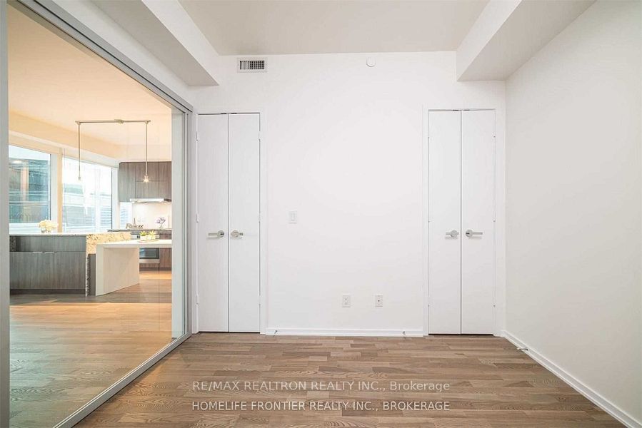 1 Bloor Street E 903 Property Photo 10