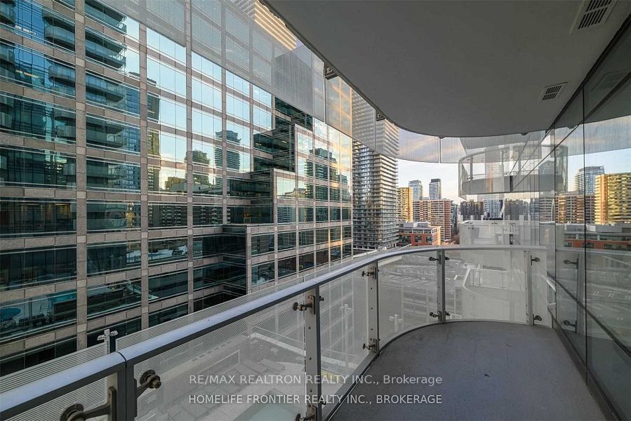 1 Bloor Street E 903 Property Photo 15