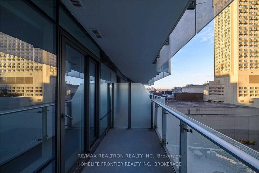 1 Bloor Street E 903 Property Photo 16
