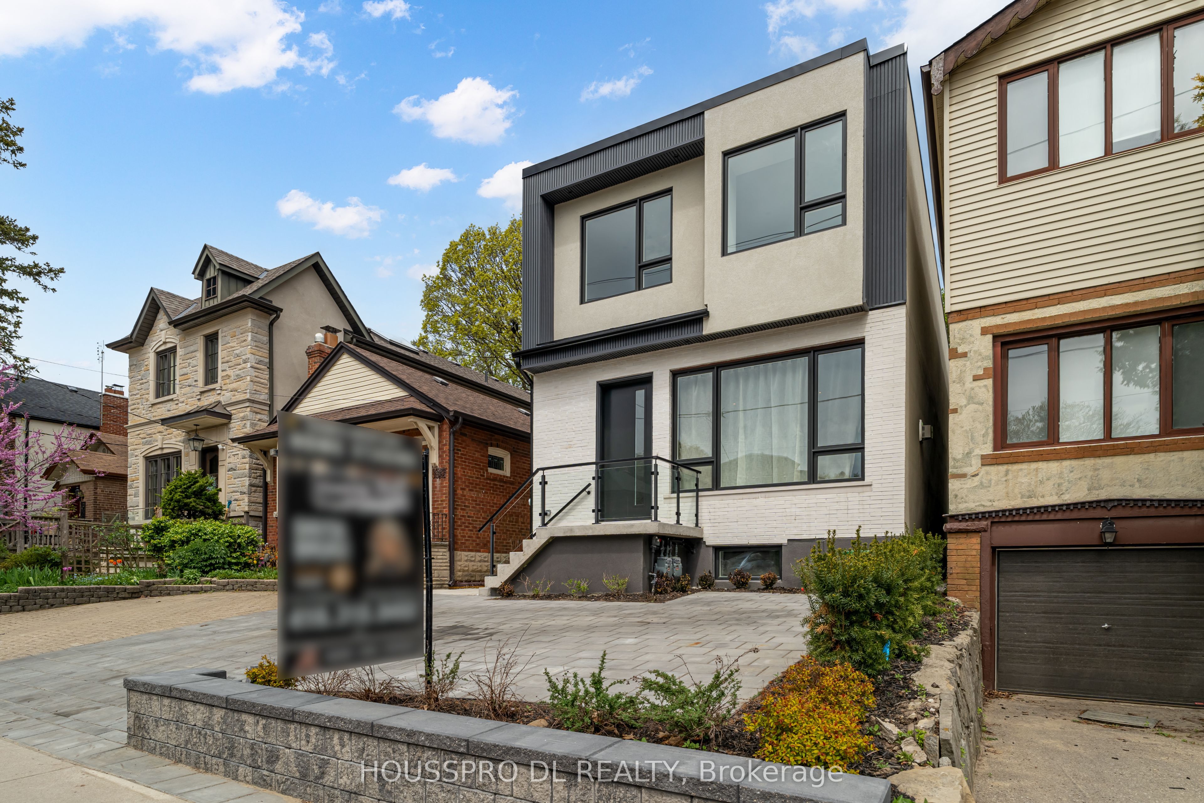 718 Hillsdale Avenue E Property Photo 2