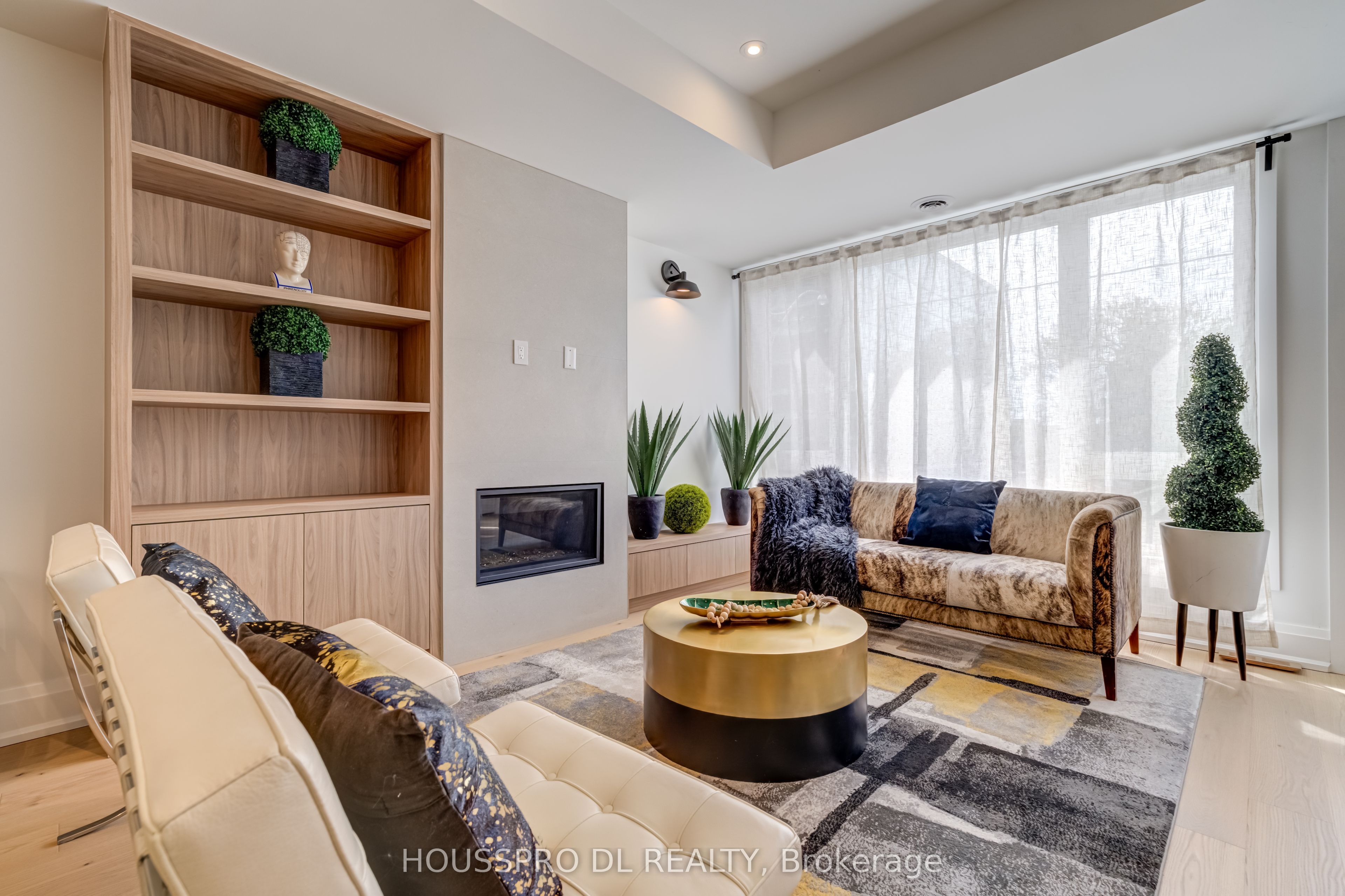 718 Hillsdale Avenue E Property Photo 6