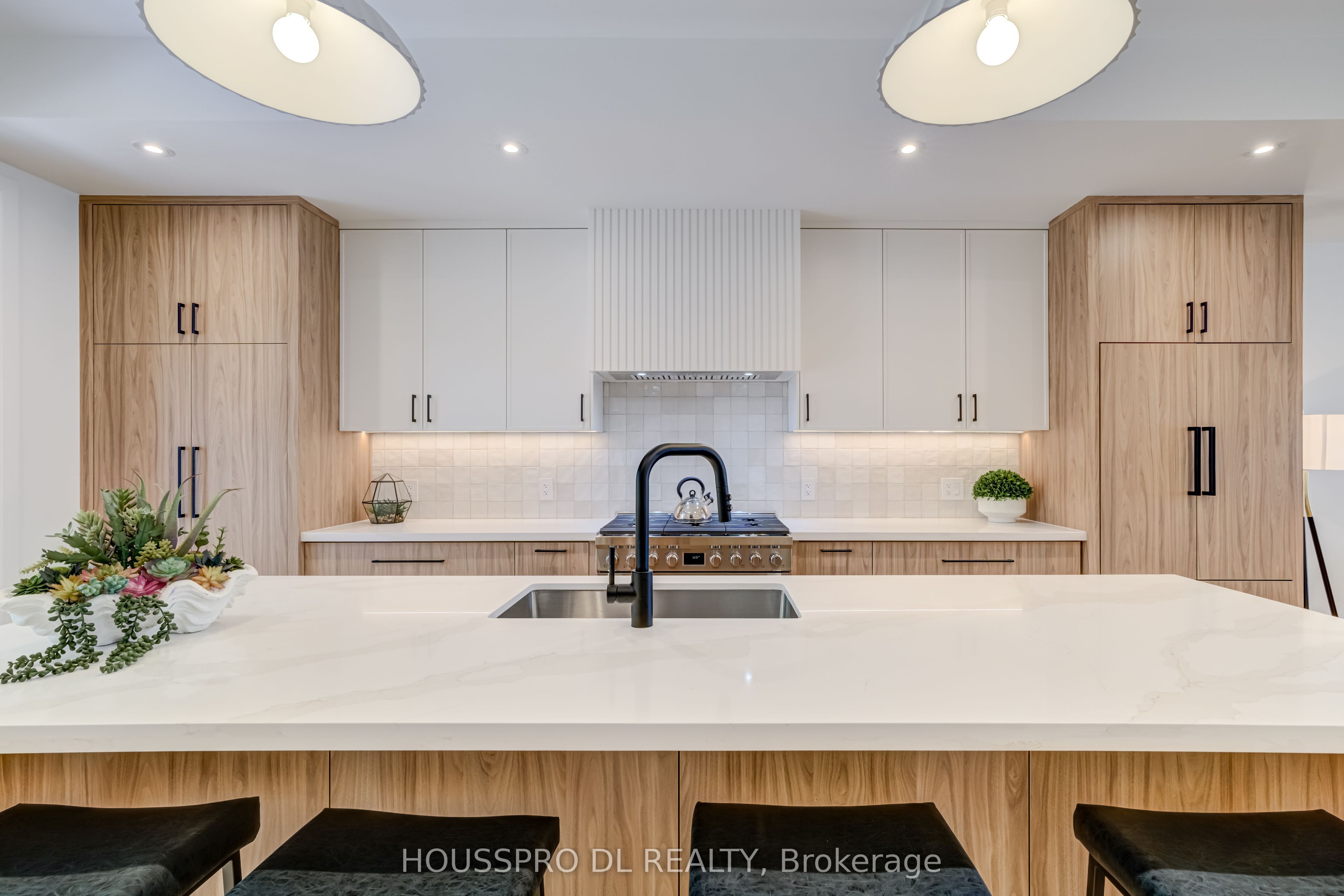 718 Hillsdale Avenue E Property Photo 16