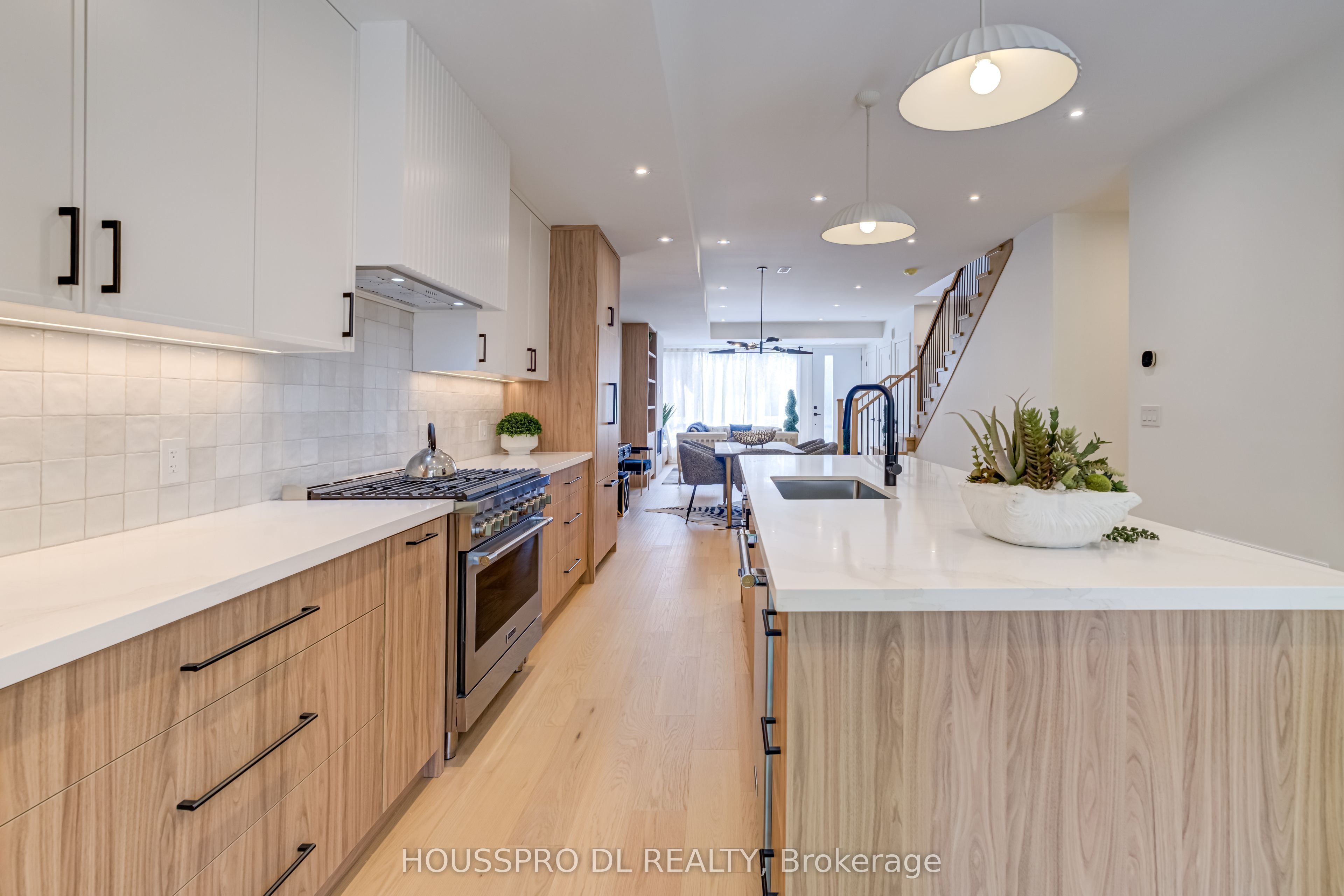718 Hillsdale Avenue E Property Photo 18