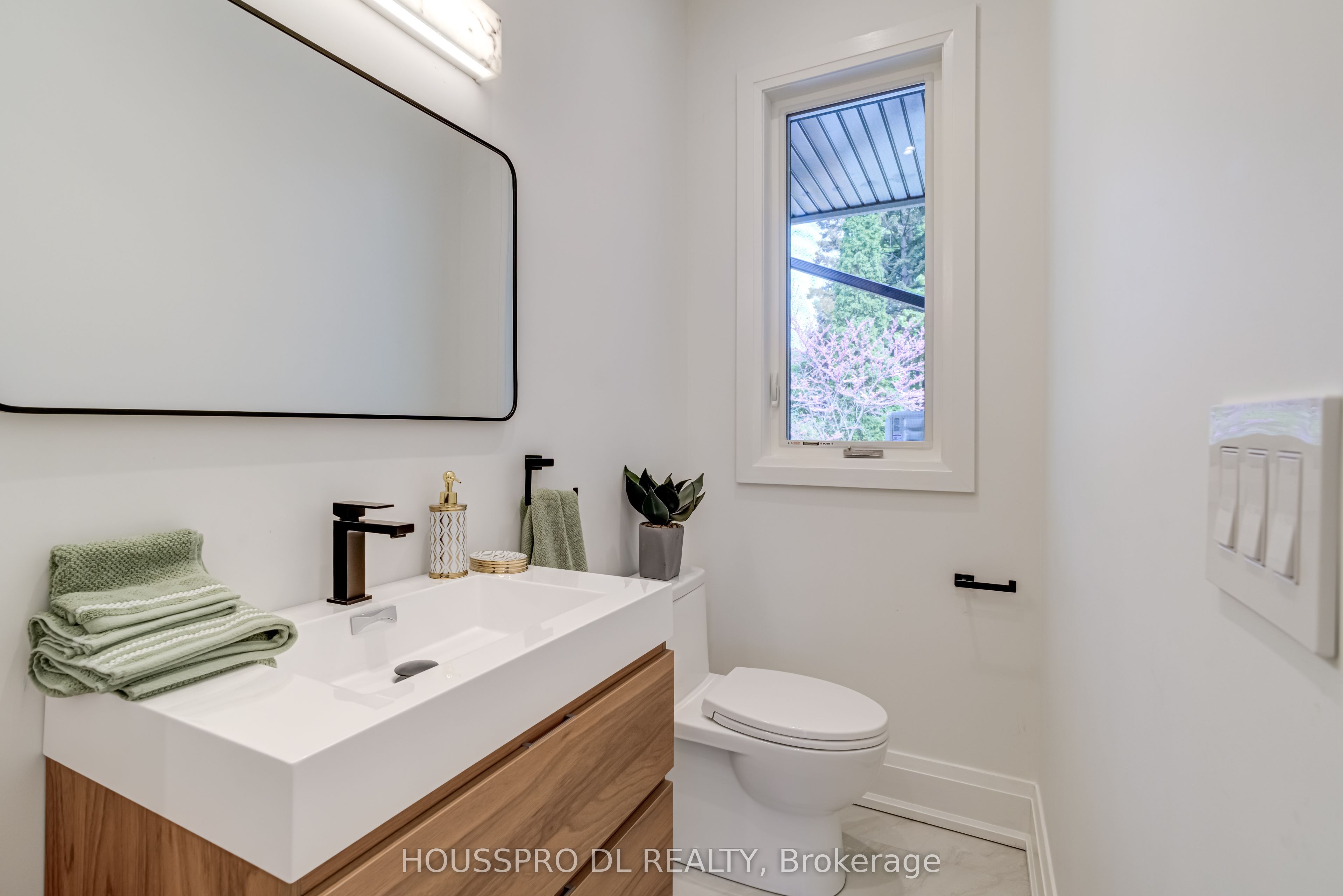 718 Hillsdale Avenue E Property Photo 19