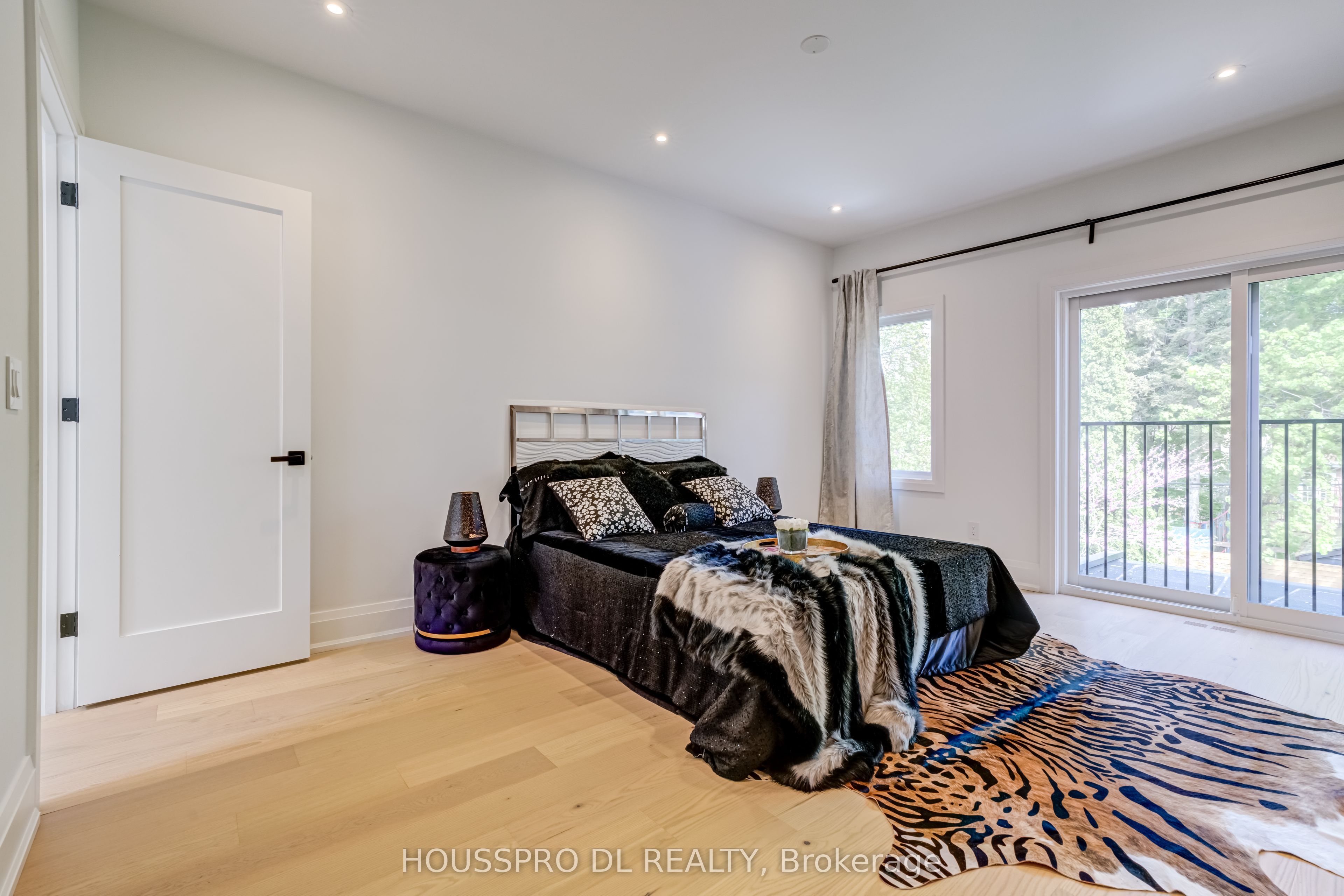 718 Hillsdale Avenue E Property Photo 22