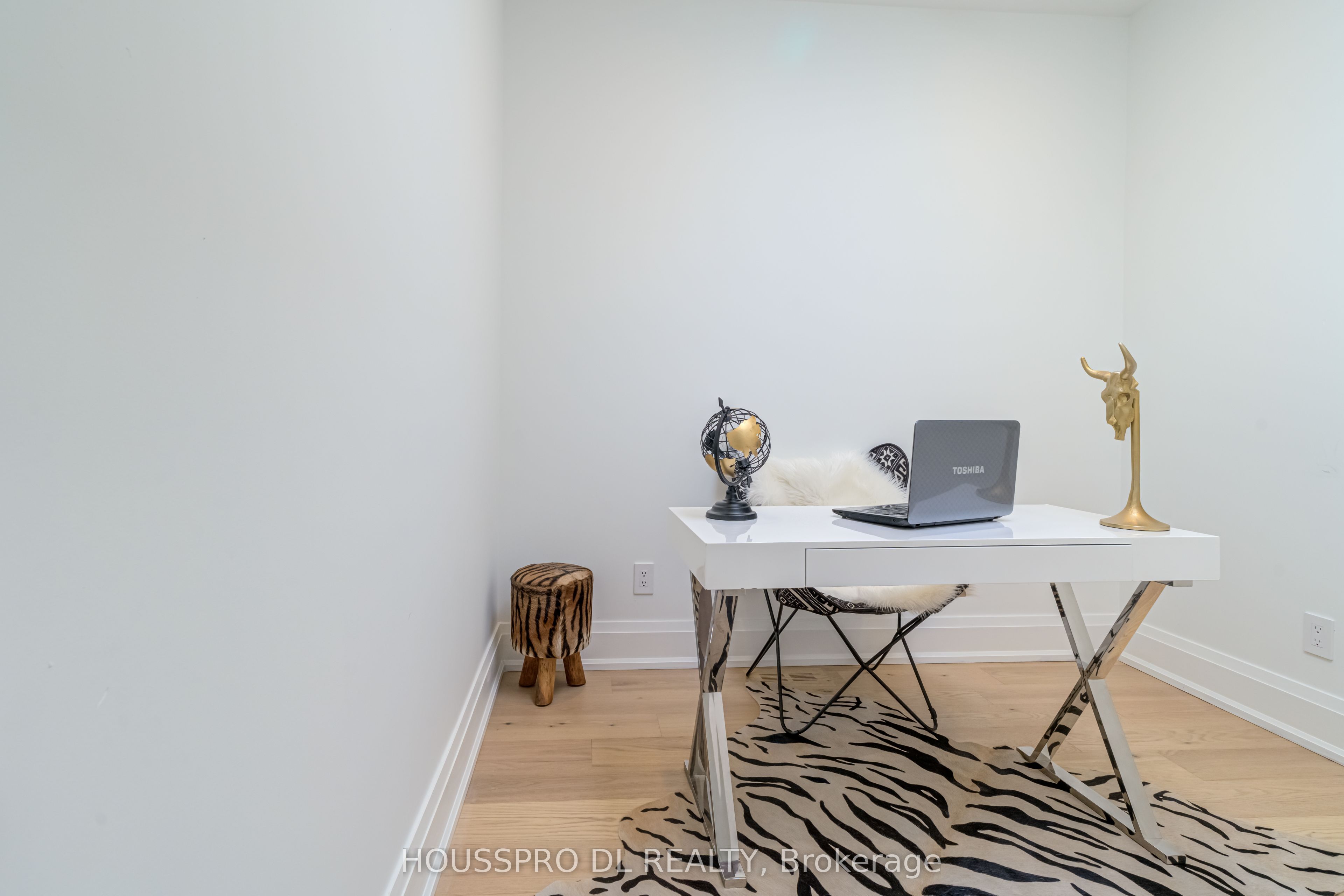 718 Hillsdale Avenue E Property Photo 24