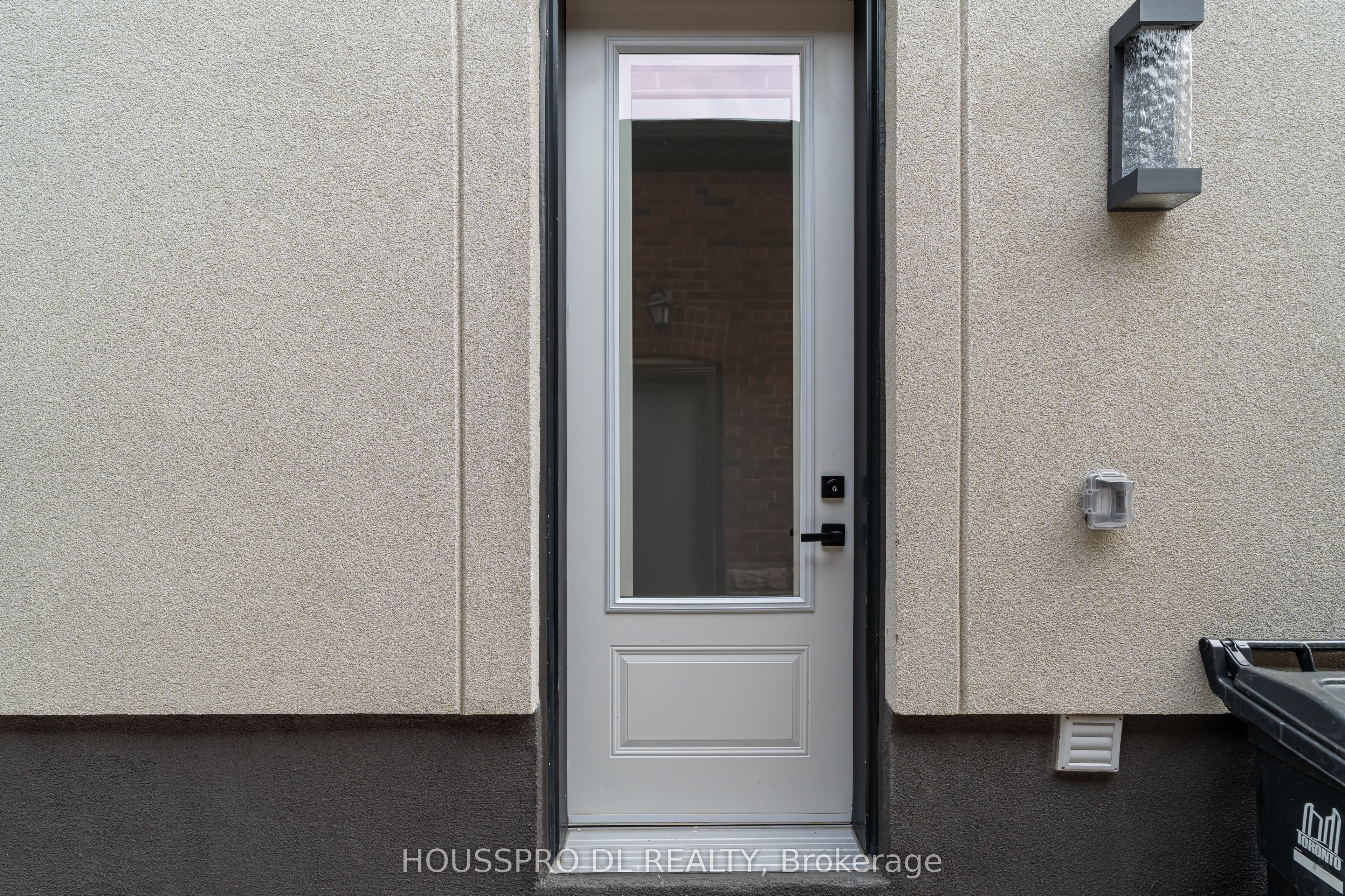 718 Hillsdale Avenue E Property Photo 32