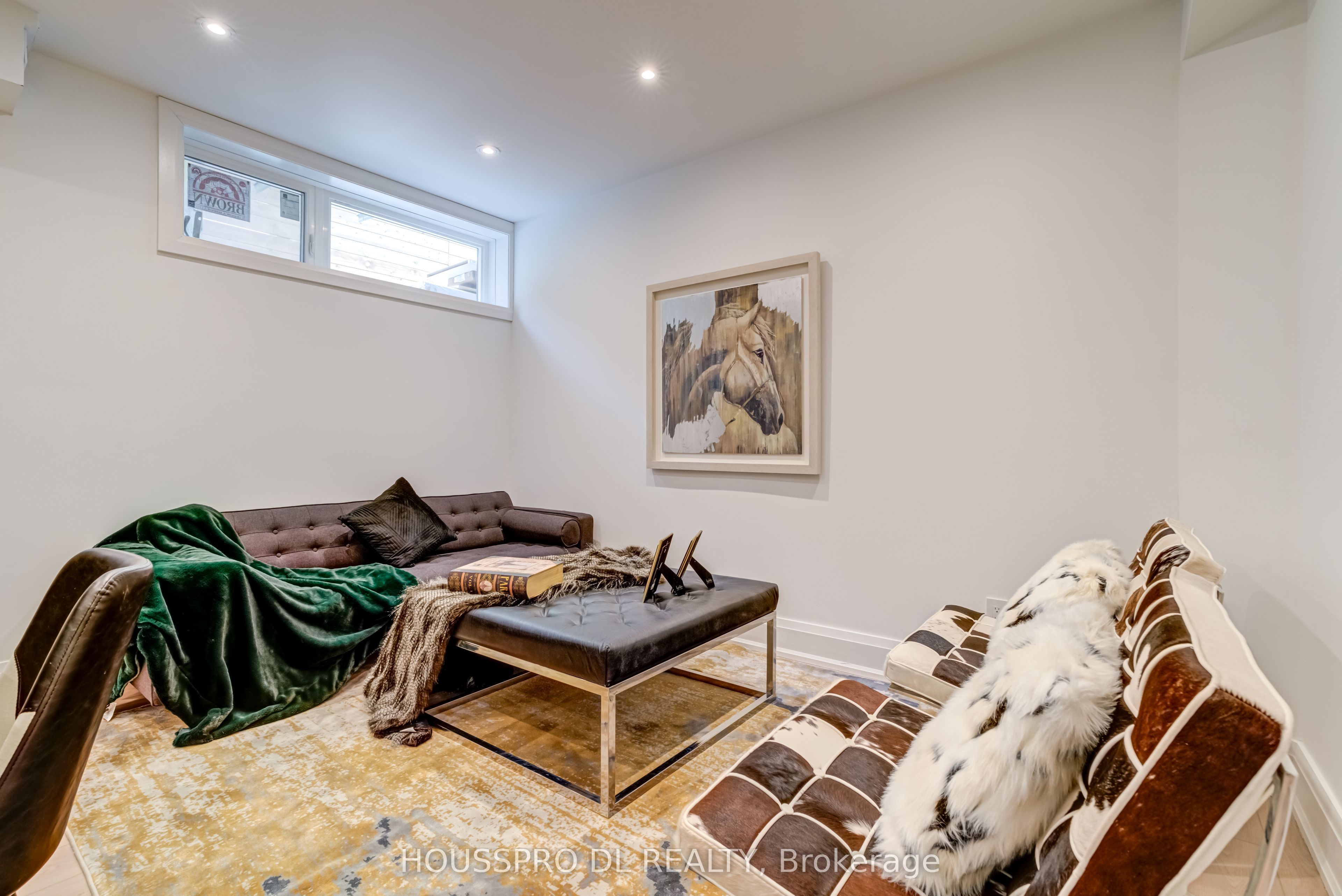 718 Hillsdale Avenue E Property Photo 40