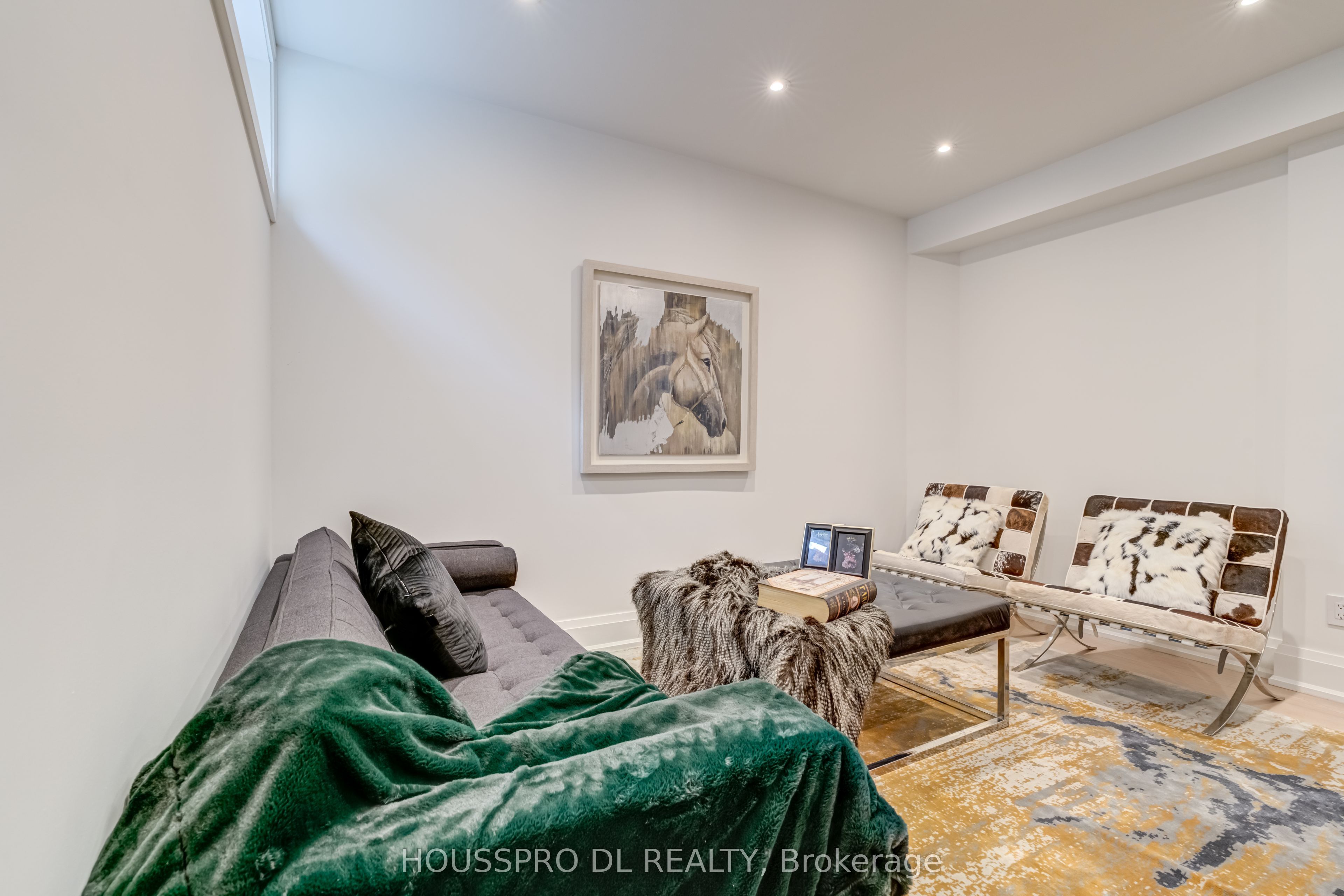 718 Hillsdale Avenue E Property Photo 41