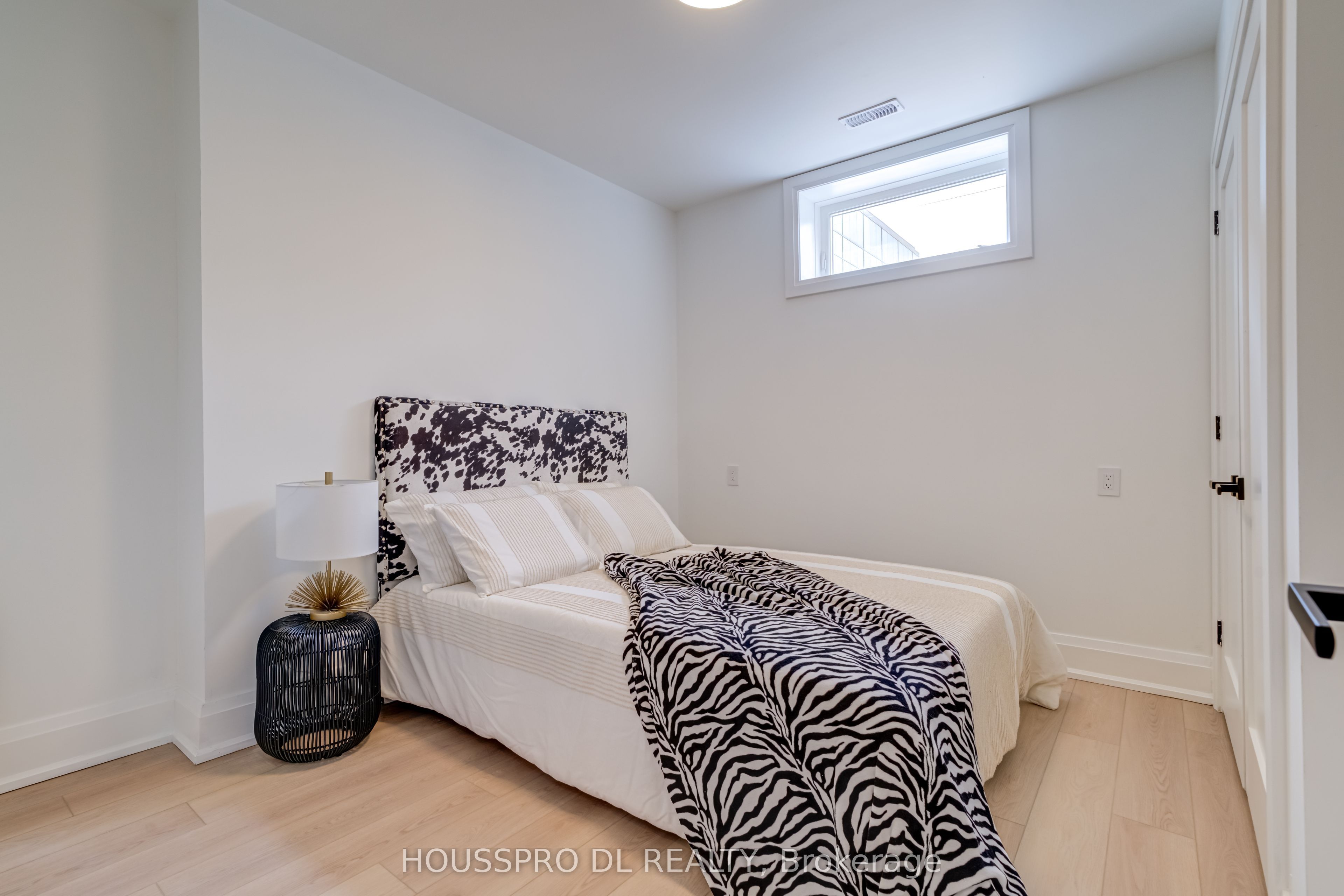 718 Hillsdale Avenue E Property Photo 42