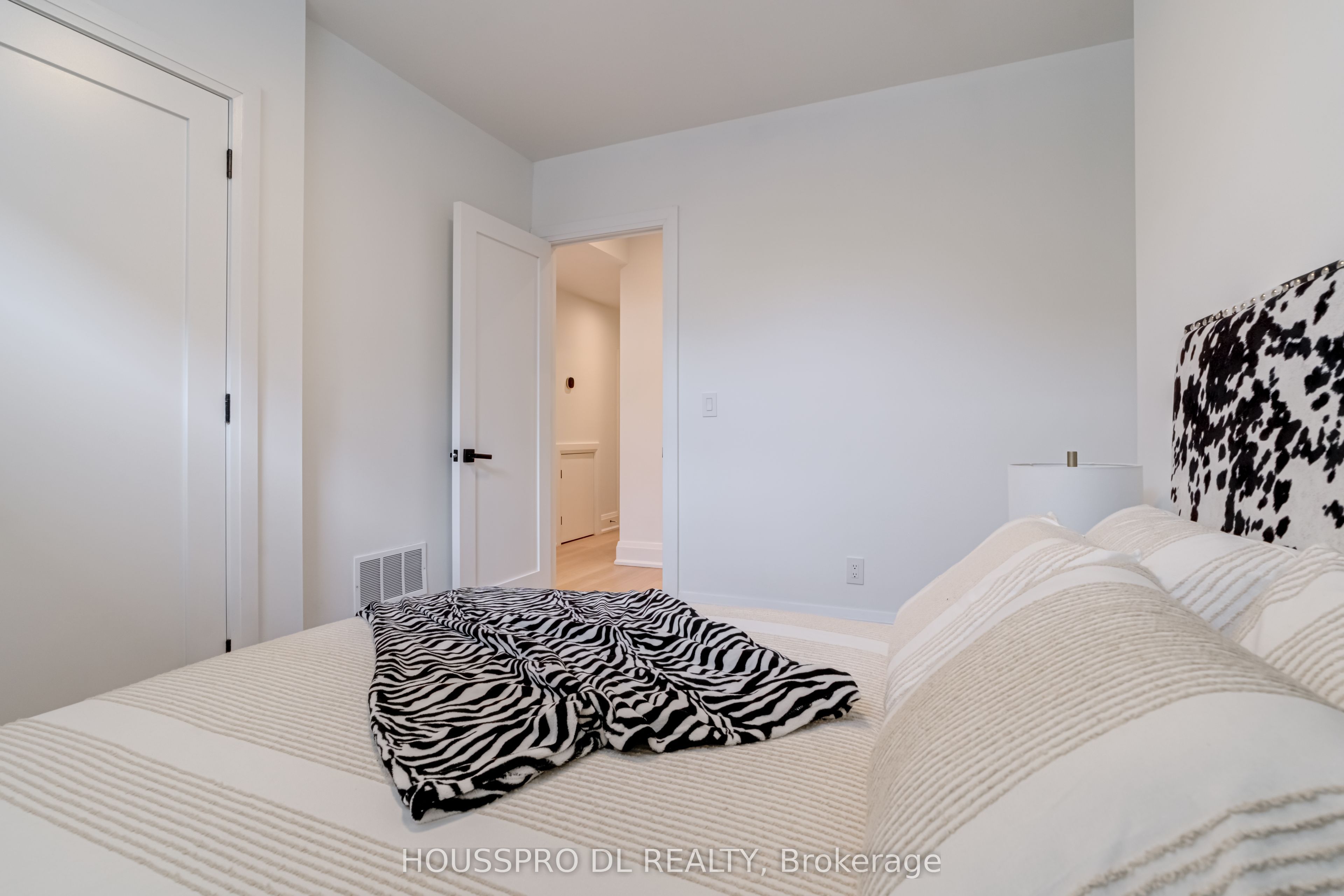 718 Hillsdale Avenue E Property Photo 43