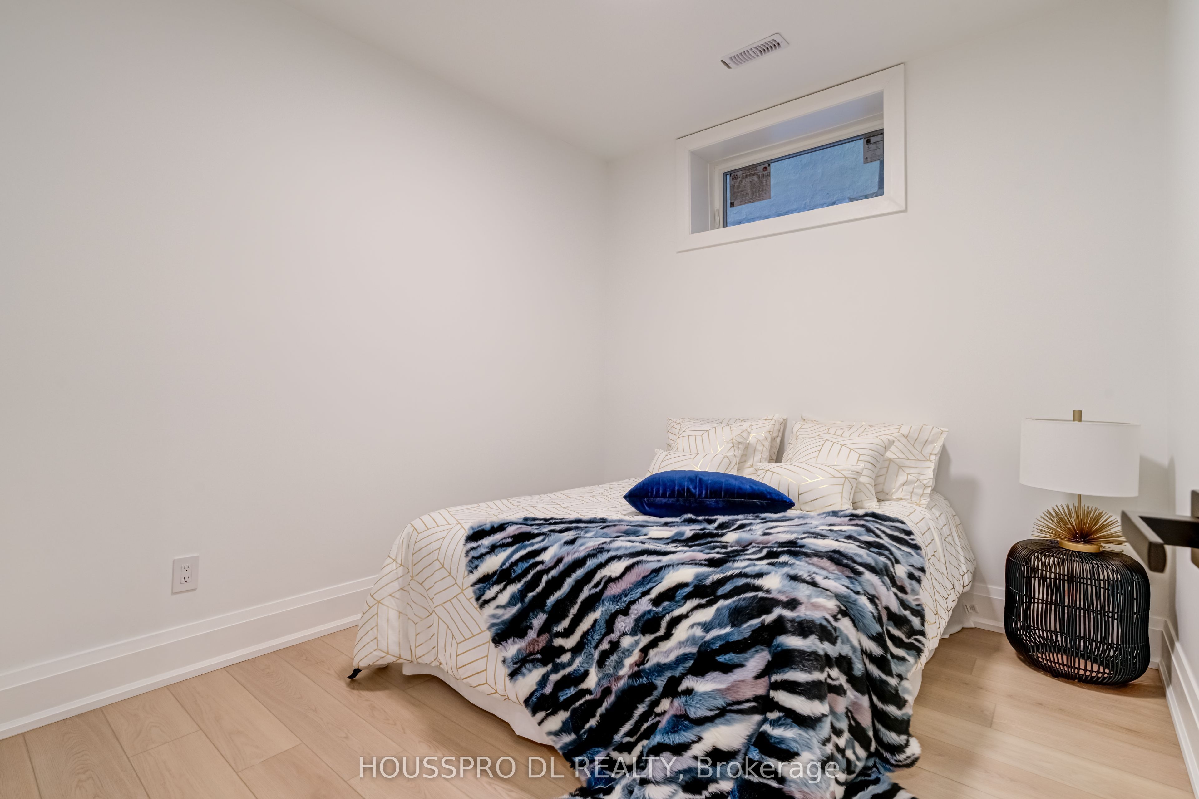 718 Hillsdale Avenue E Property Photo 44