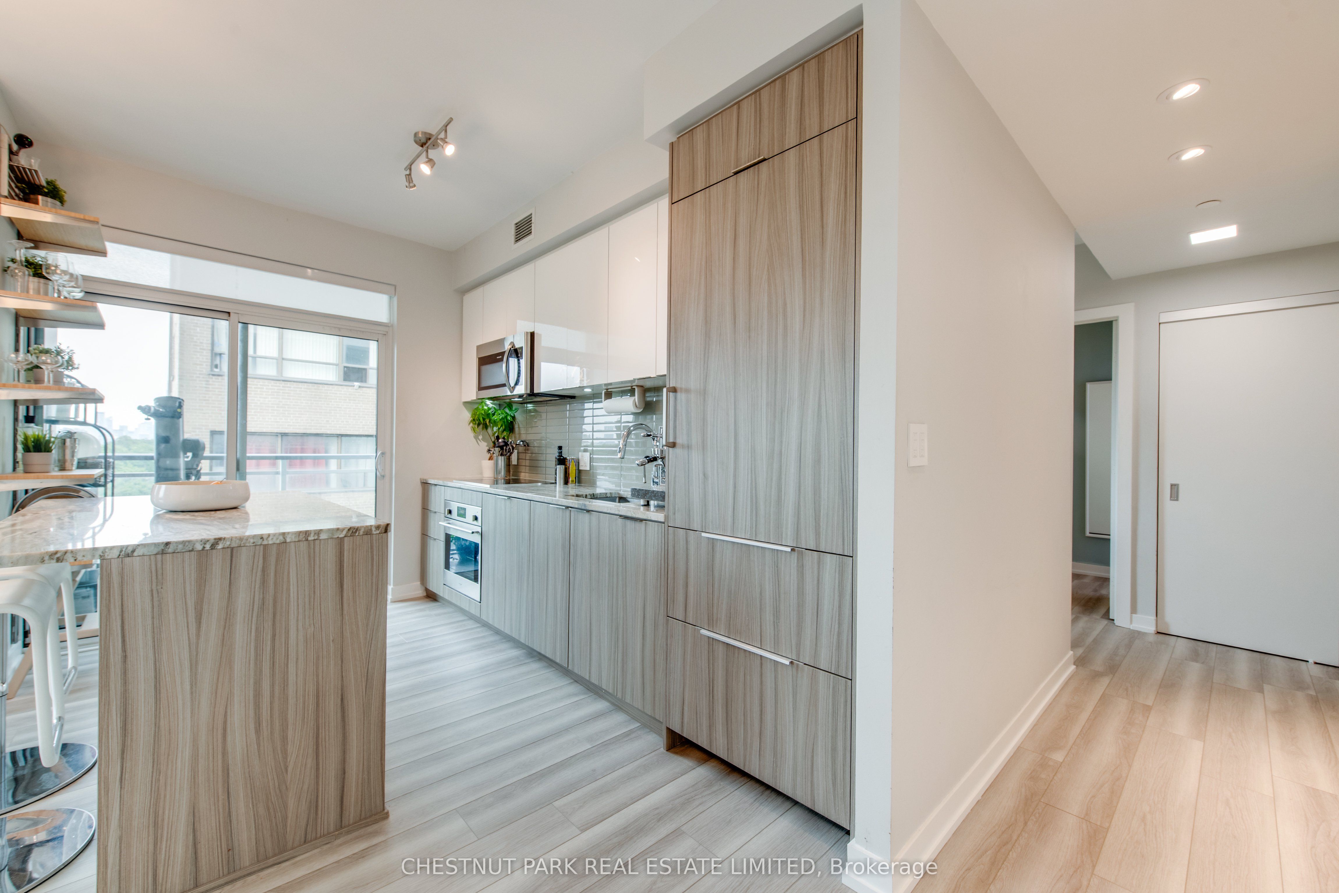 223 St. Clair Avenue W 614 Property Photo 18