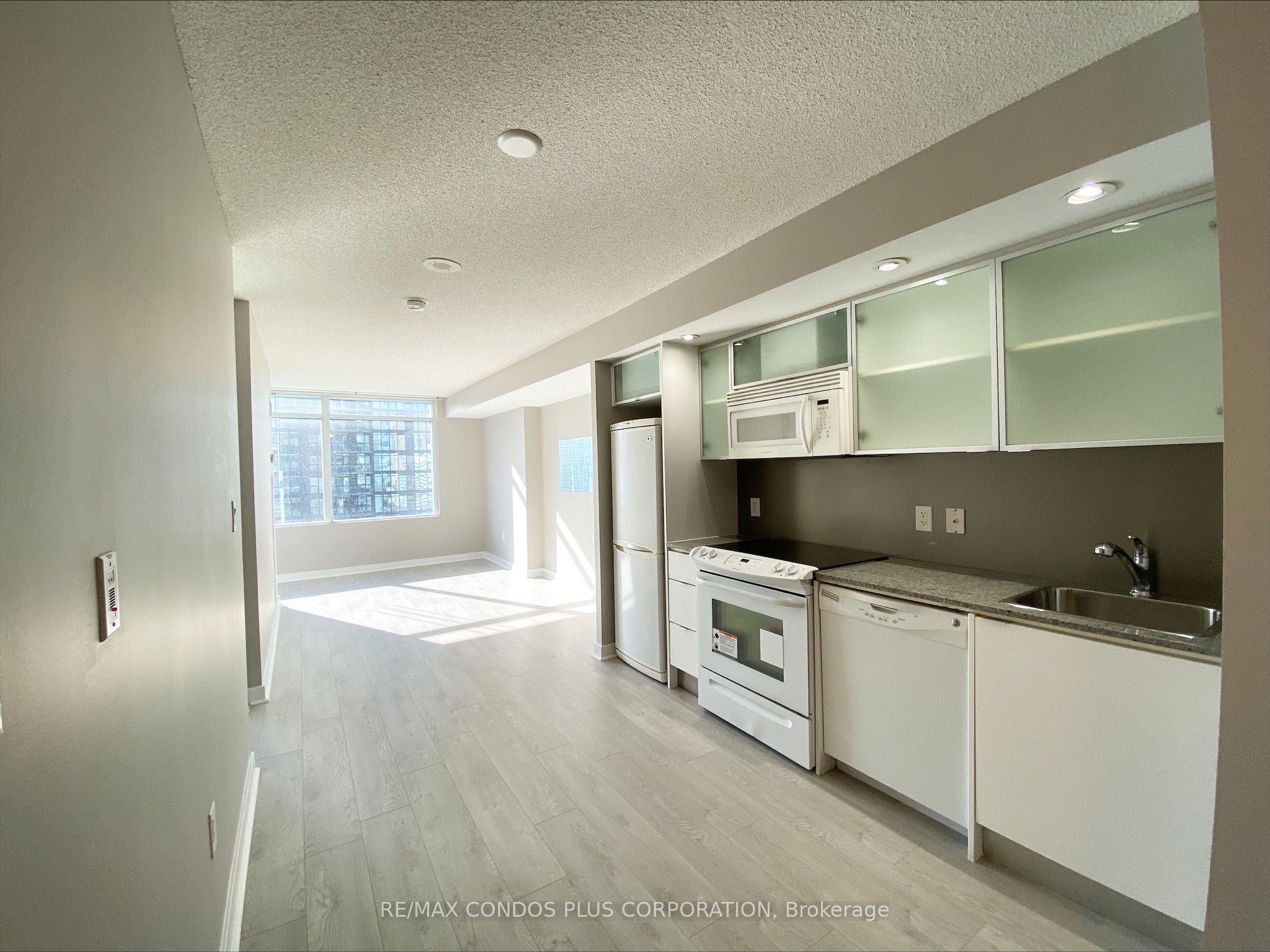 25 Telegram Mews 2110 Property Photo 2