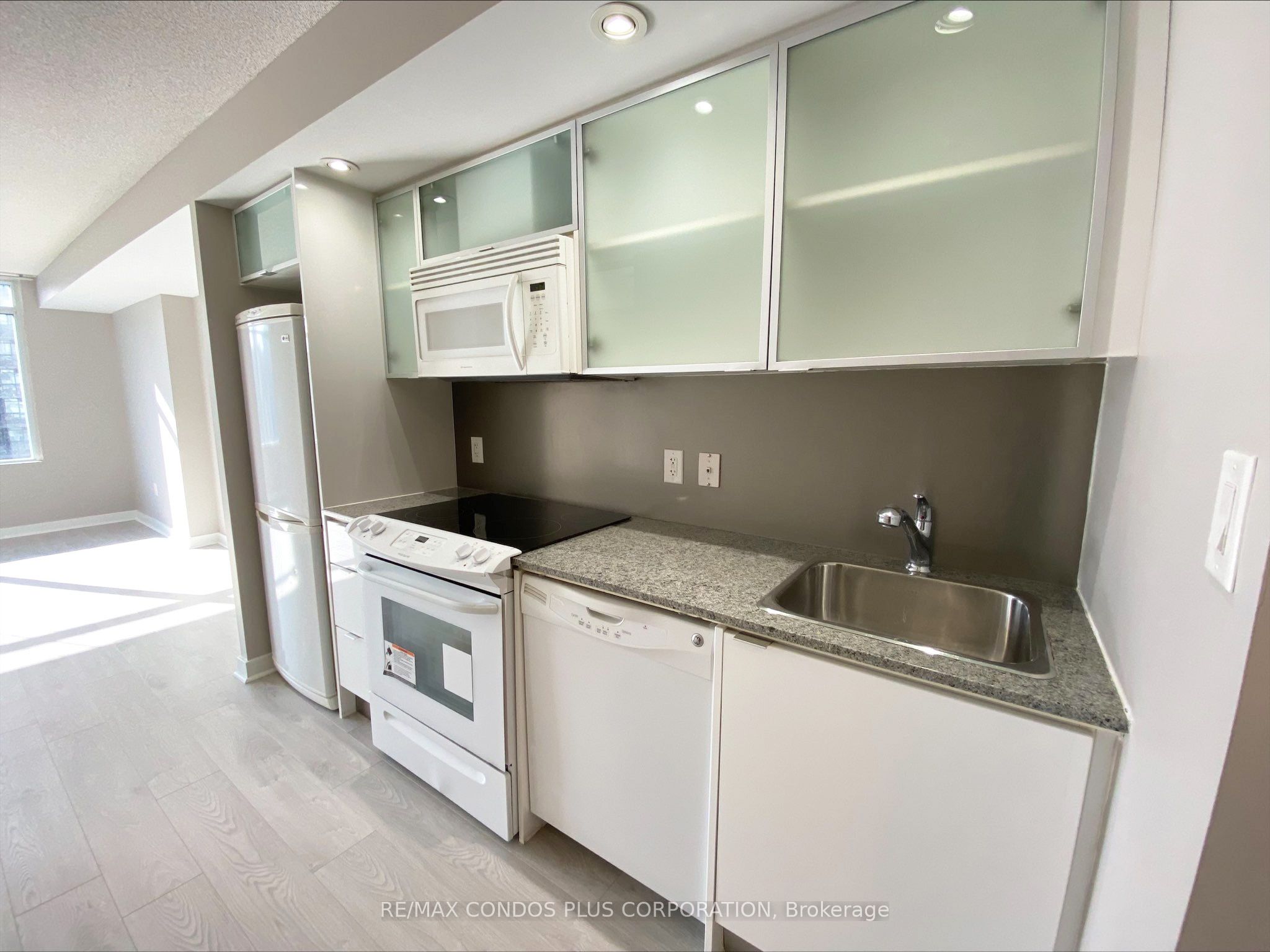 25 Telegram Mews 2110 Property Photo 3