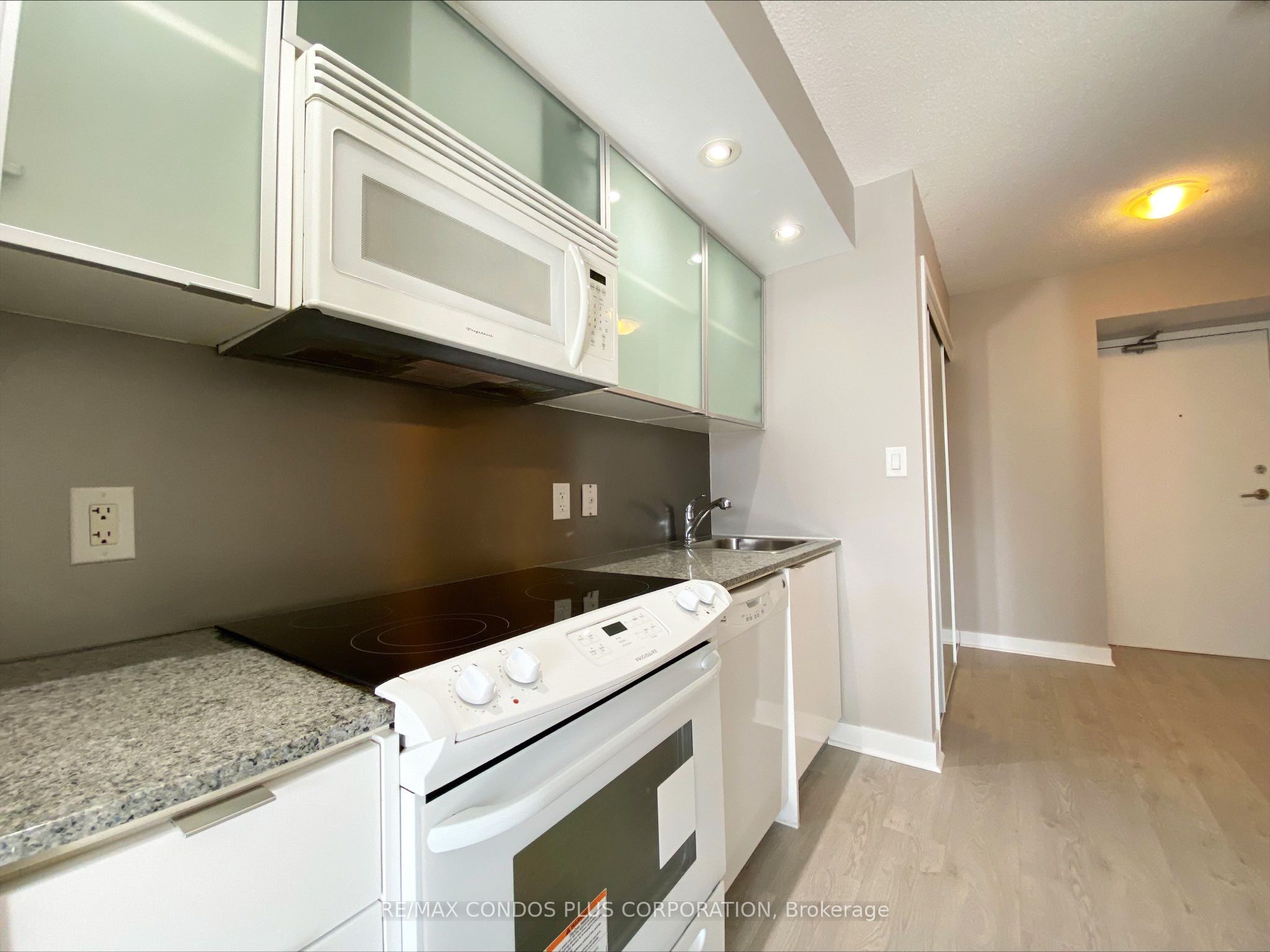 25 Telegram Mews 2110 Property Photo 5