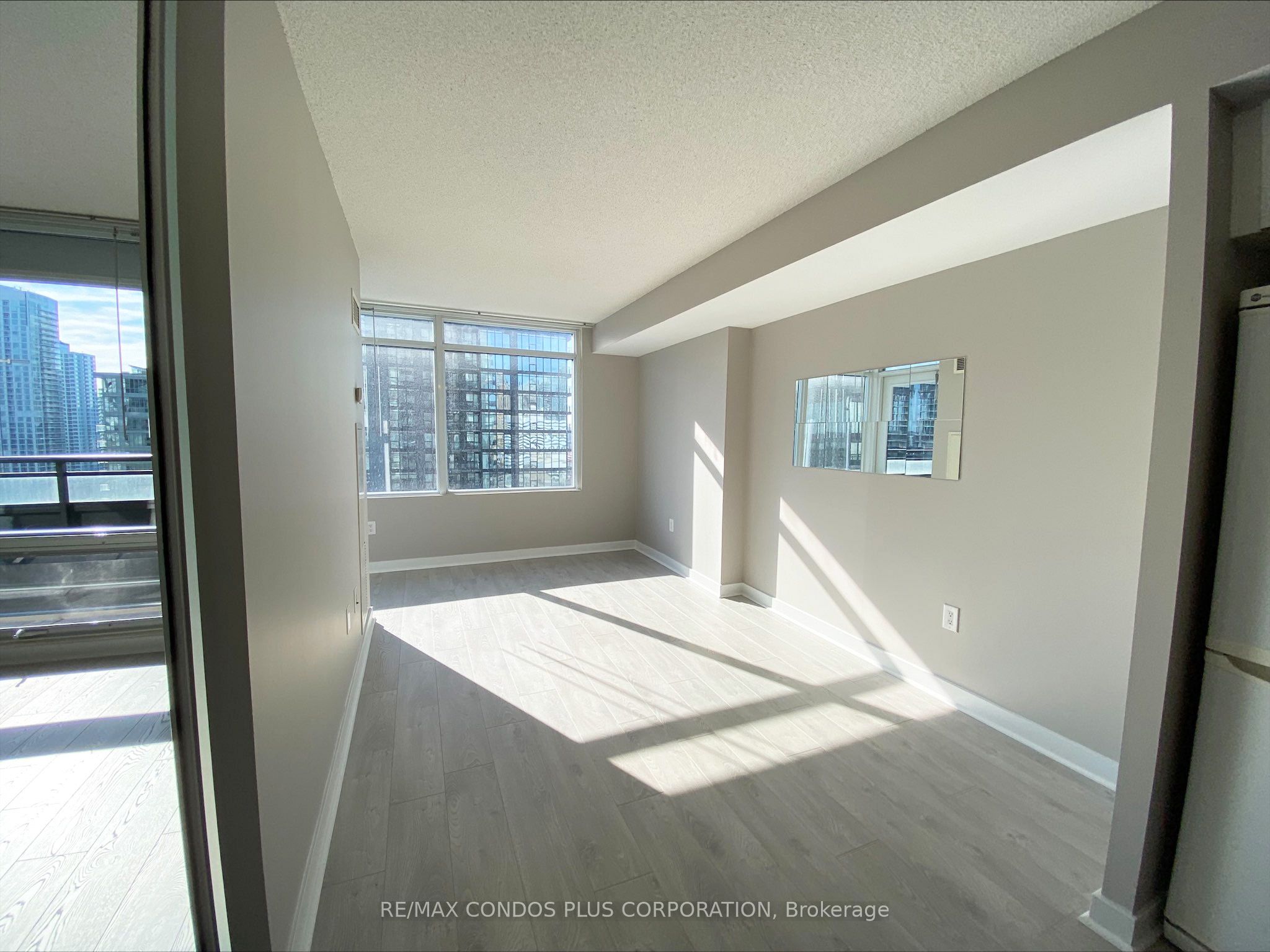 25 Telegram Mews 2110 Property Photo 6