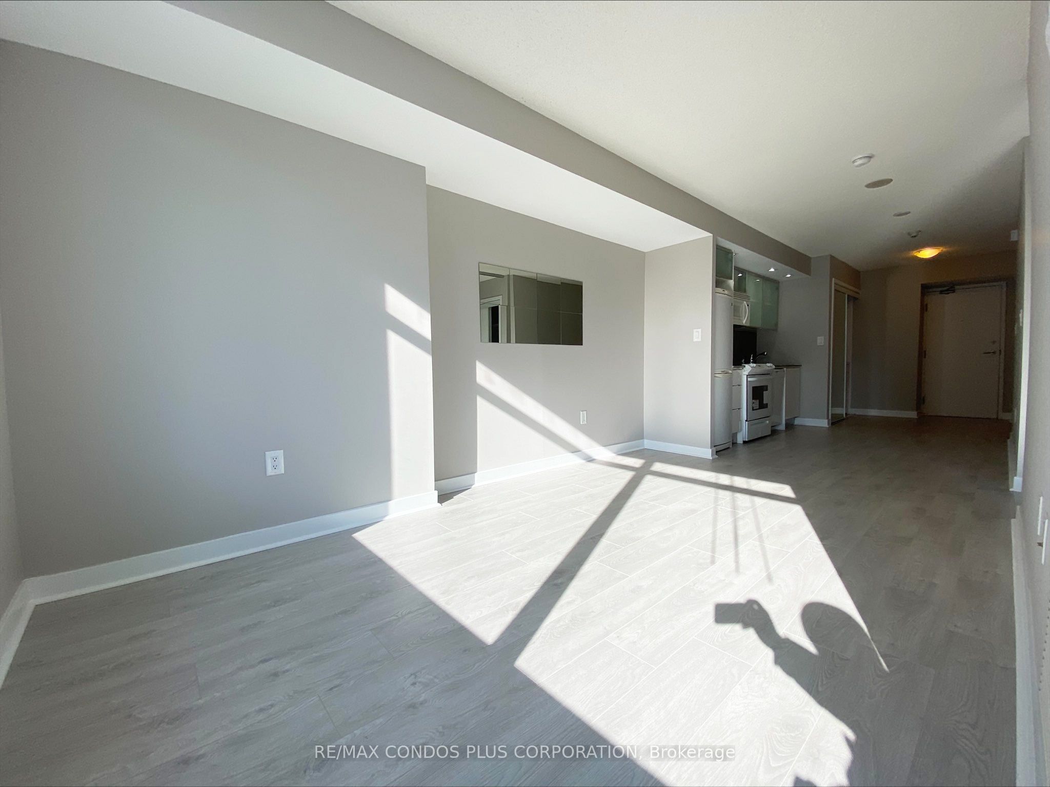 25 Telegram Mews 2110 Property Photo 8