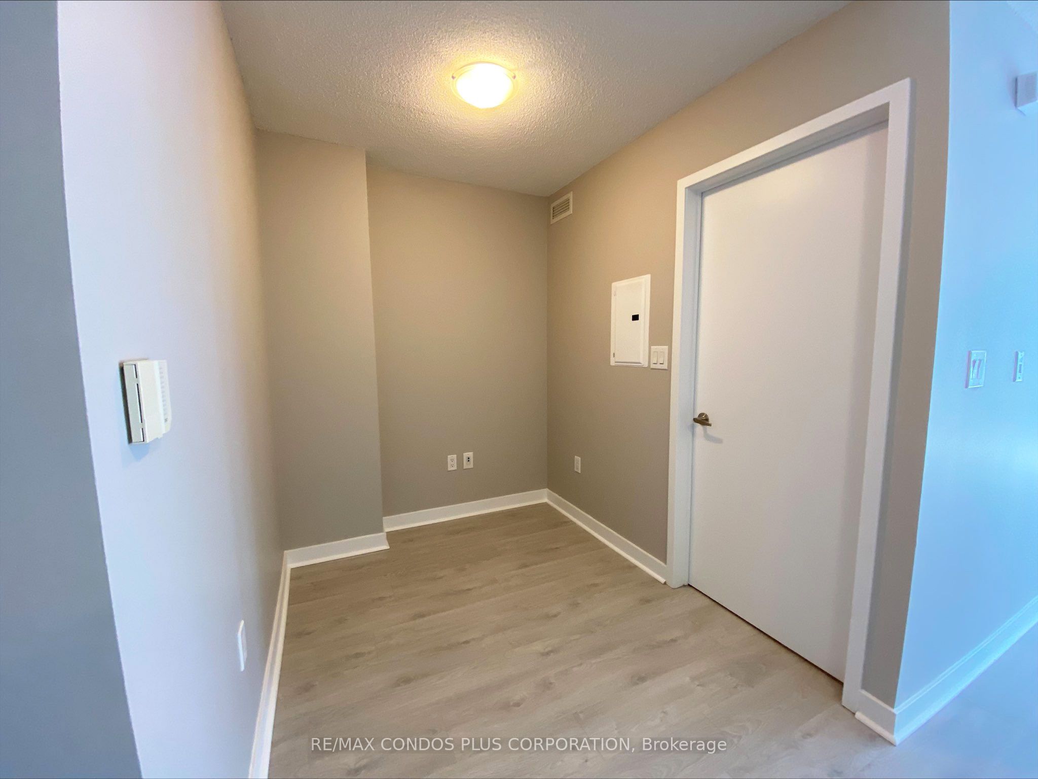 25 Telegram Mews 2110 Property Photo 10