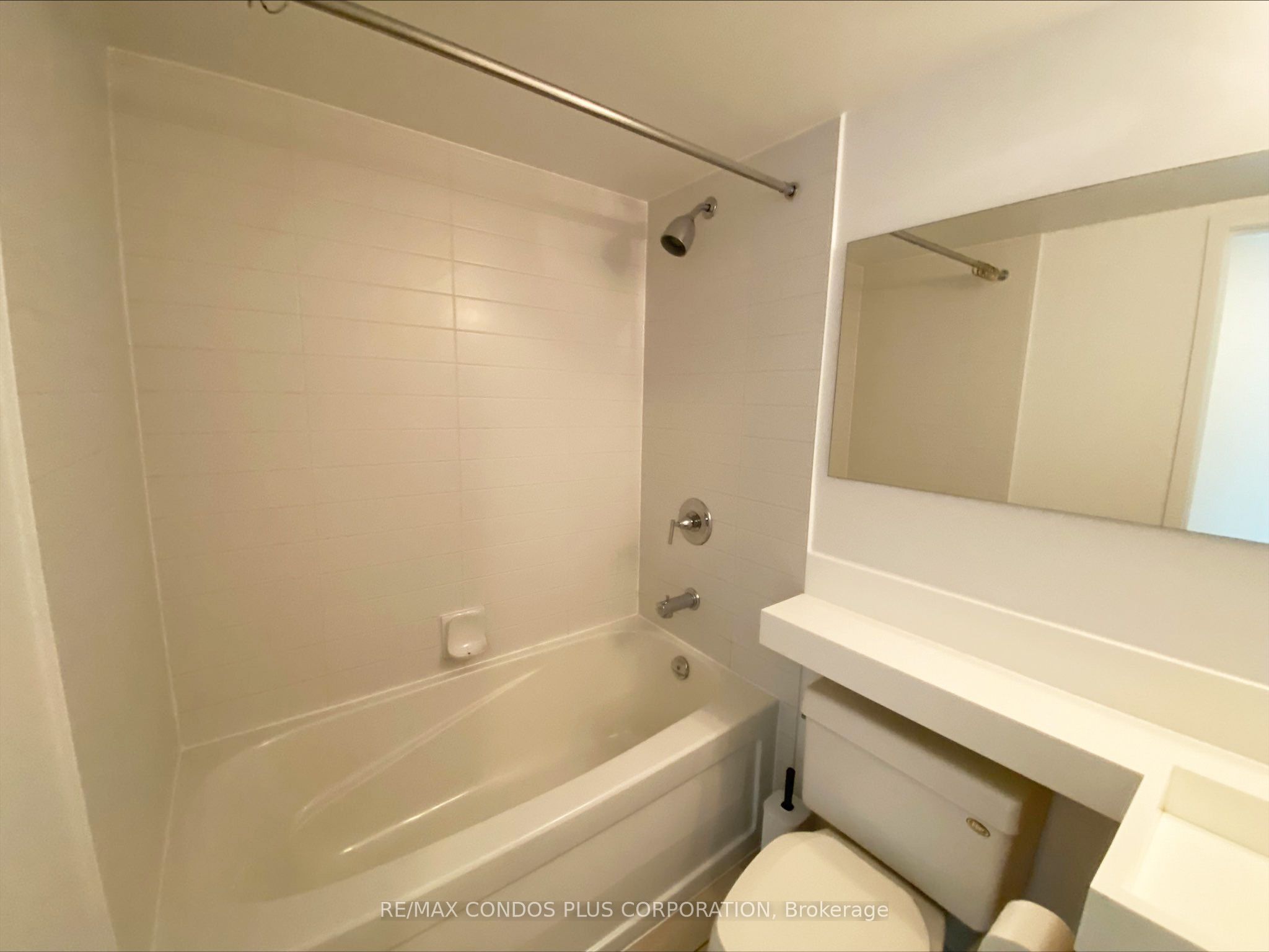 25 Telegram Mews 2110 Property Photo 16