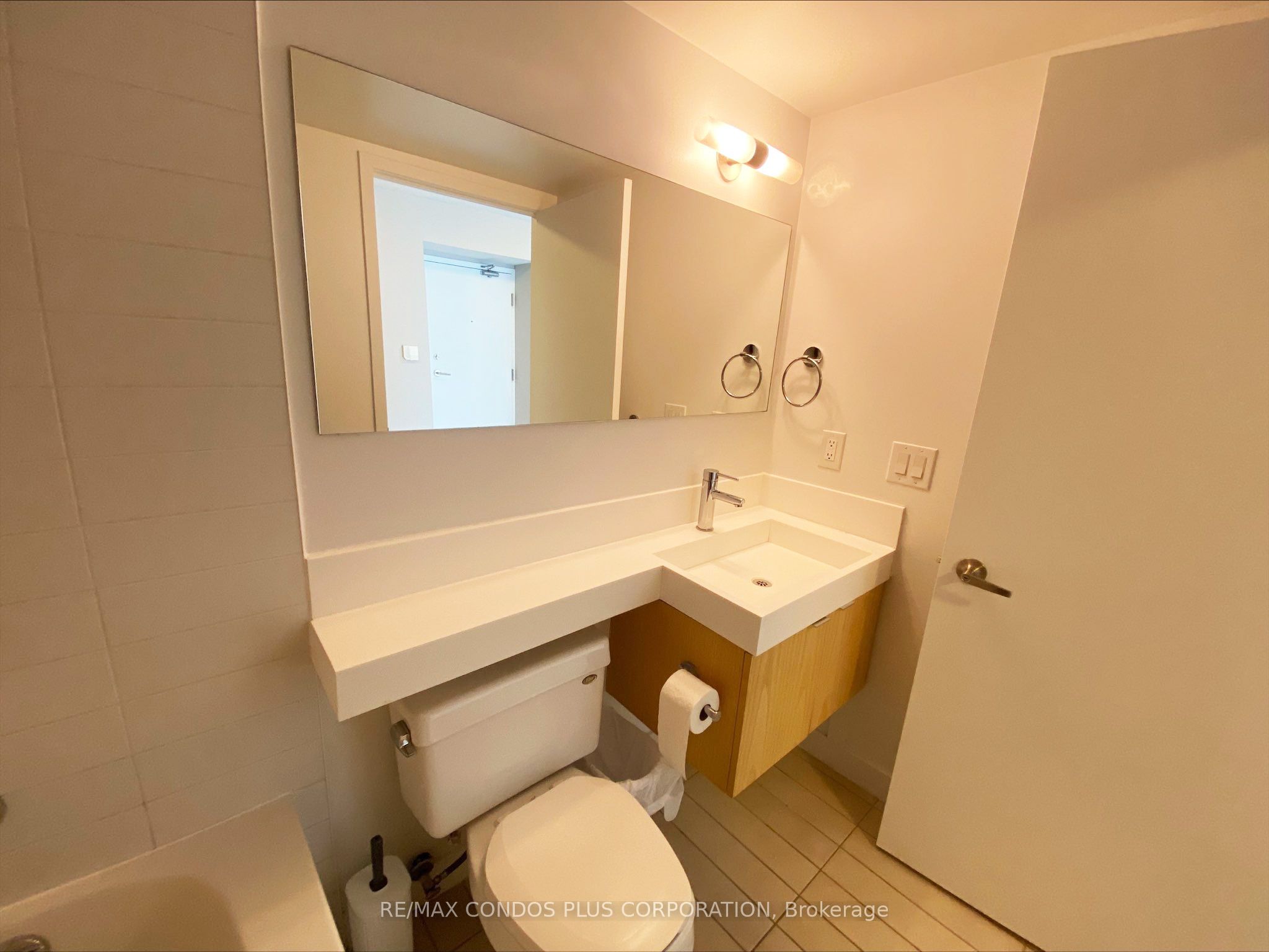 25 Telegram Mews 2110 Property Photo 17