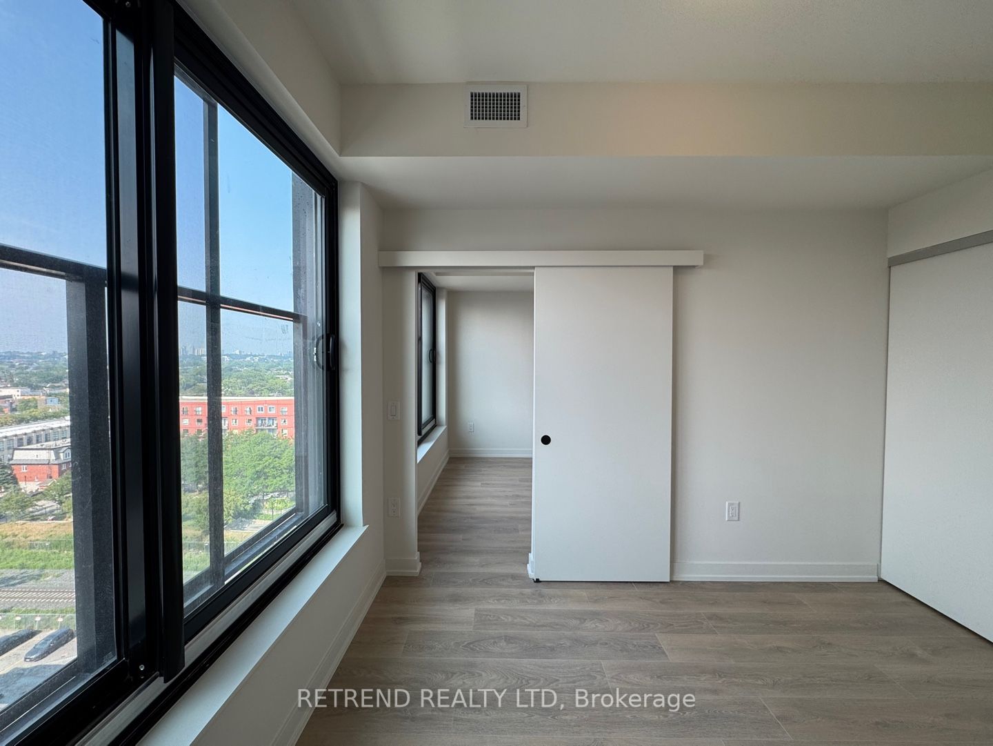 181 Sterling Road 1112 Property Photo 8