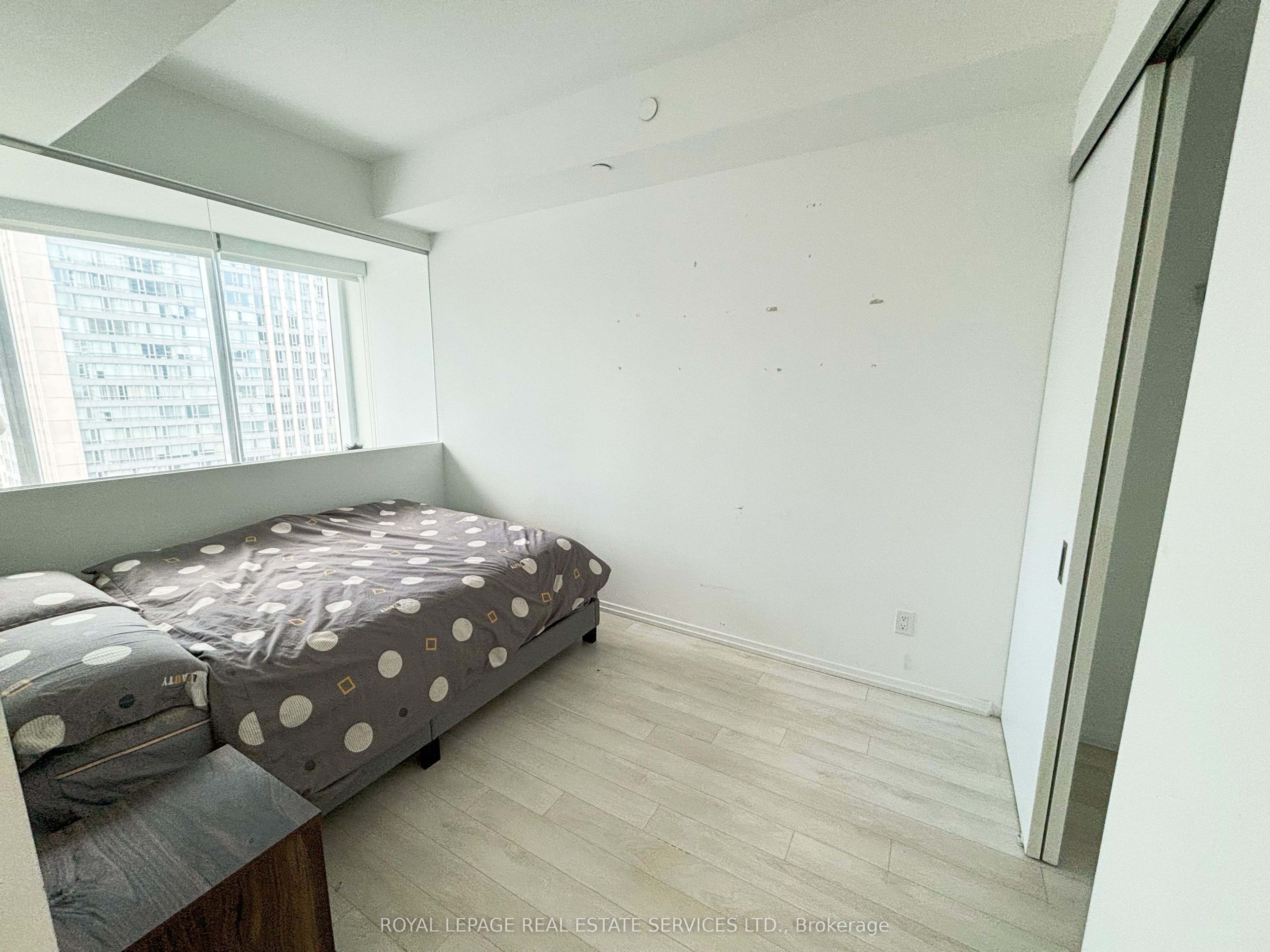 197 Yonge Street 2214 Property Photo 6