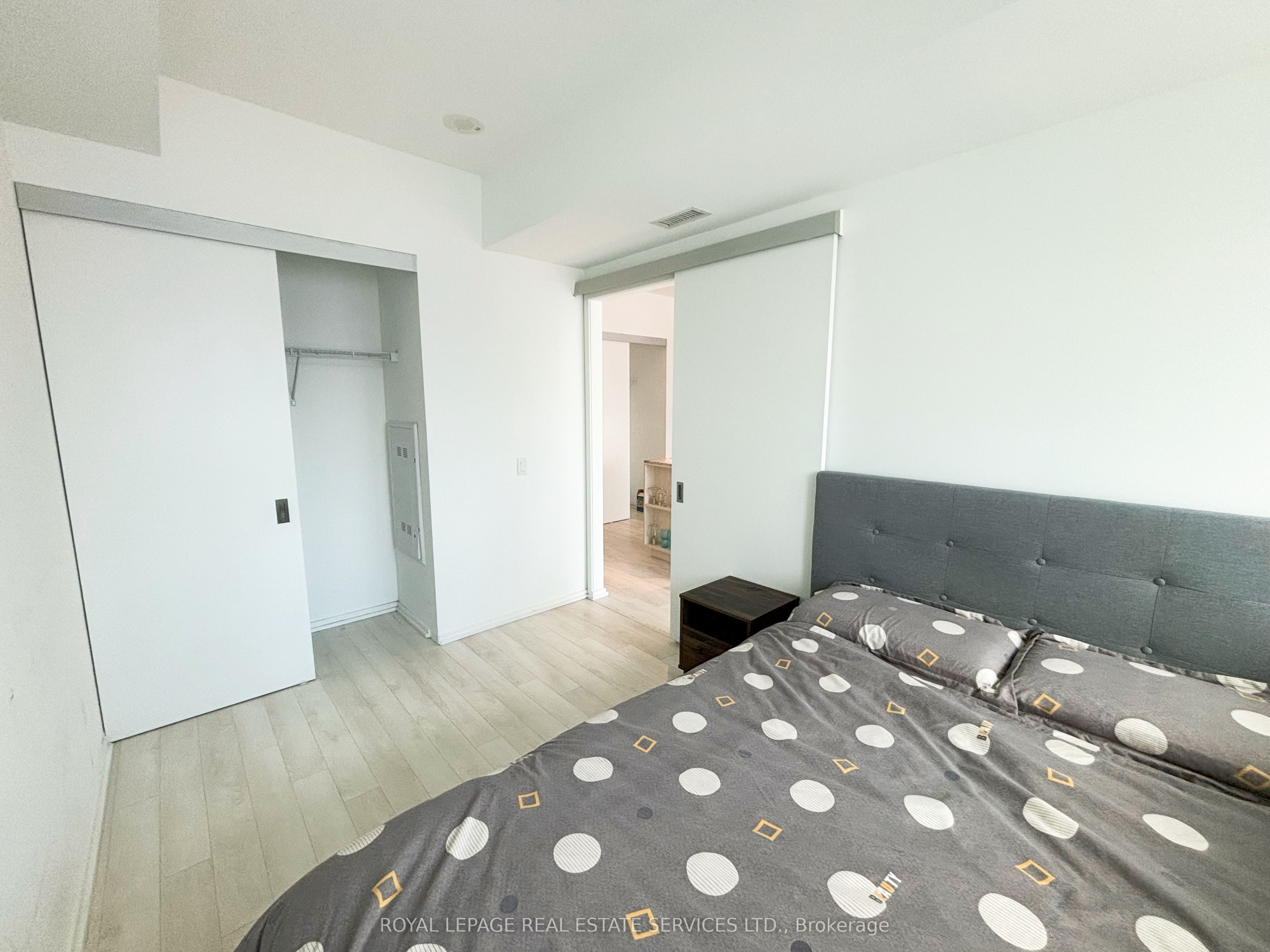 197 Yonge Street 2214 Property Photo 7