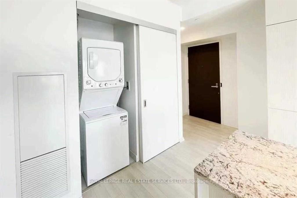 197 Yonge Street 2214 Property Photo 8