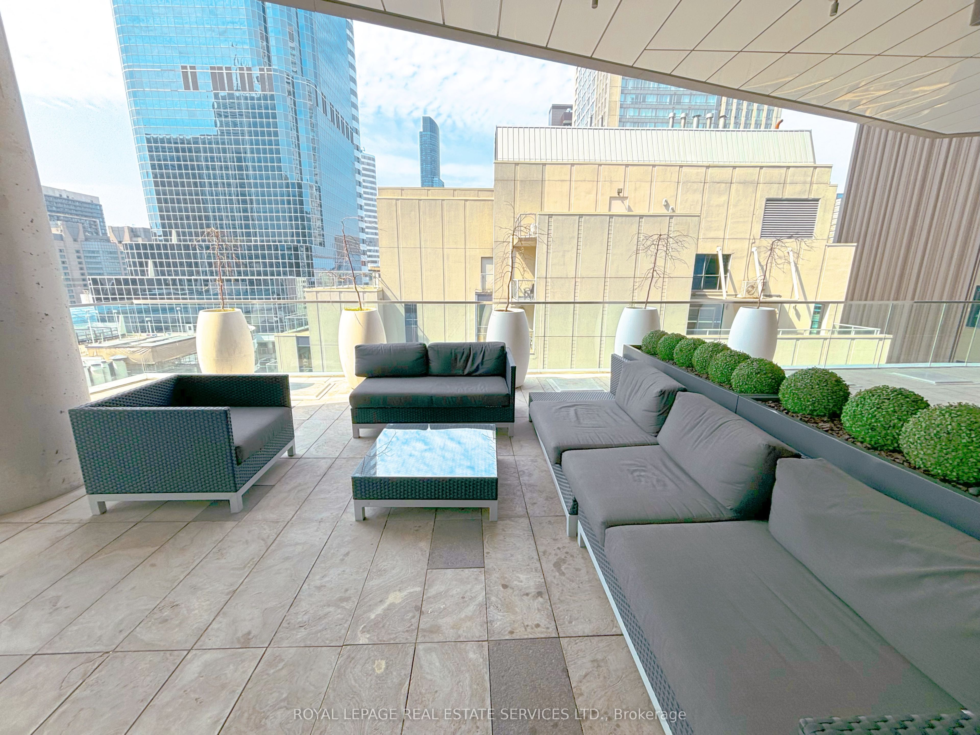 197 Yonge Street 2214 Property Photo 15