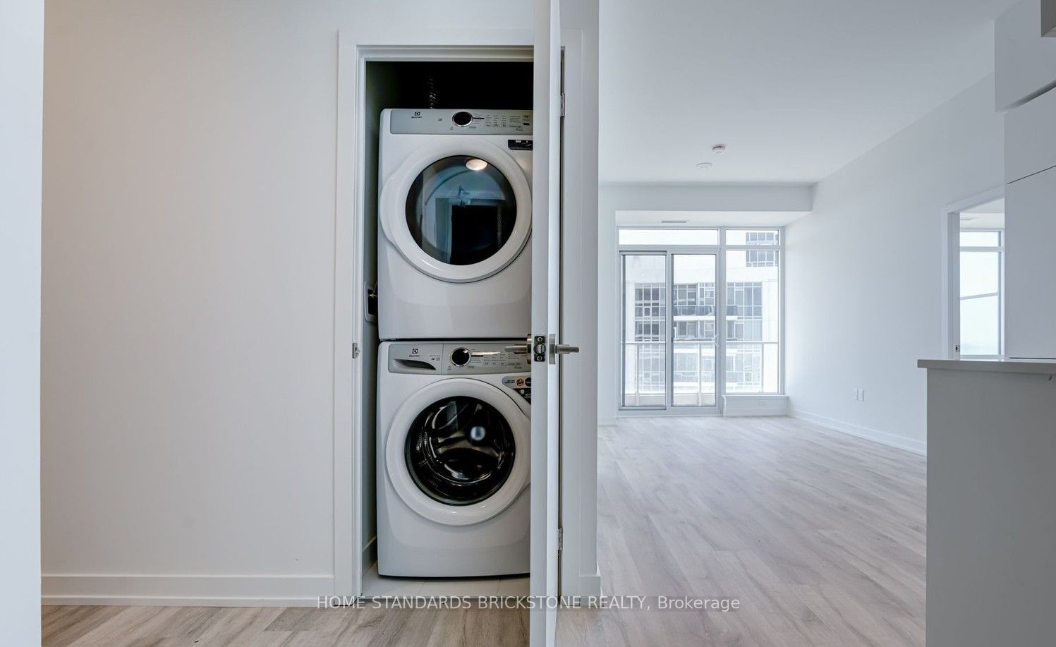 8 Olympic Gdn S Drive 1011 Property Photo 7