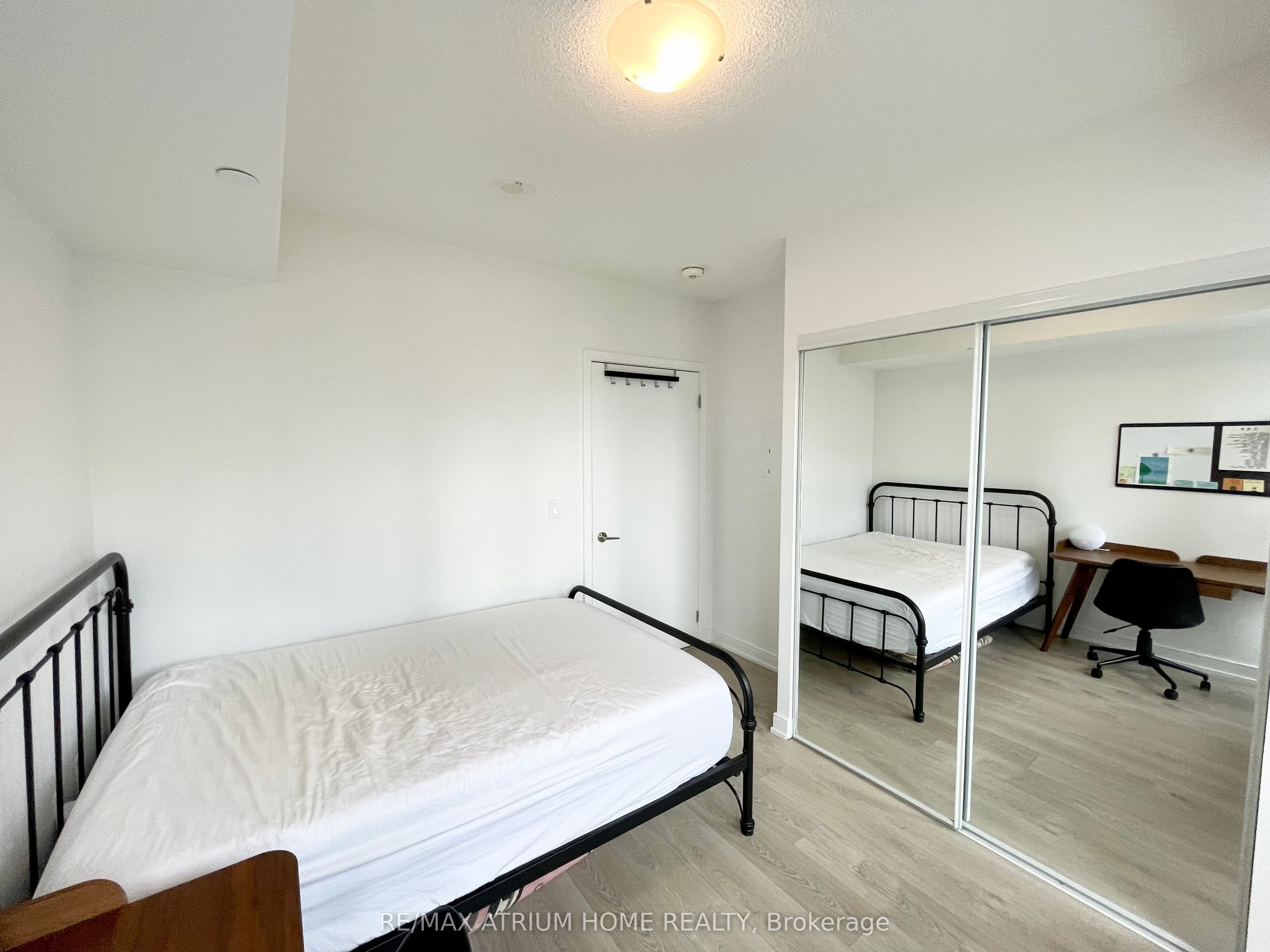50 Wellesley Street E 1703 Property Photo 8