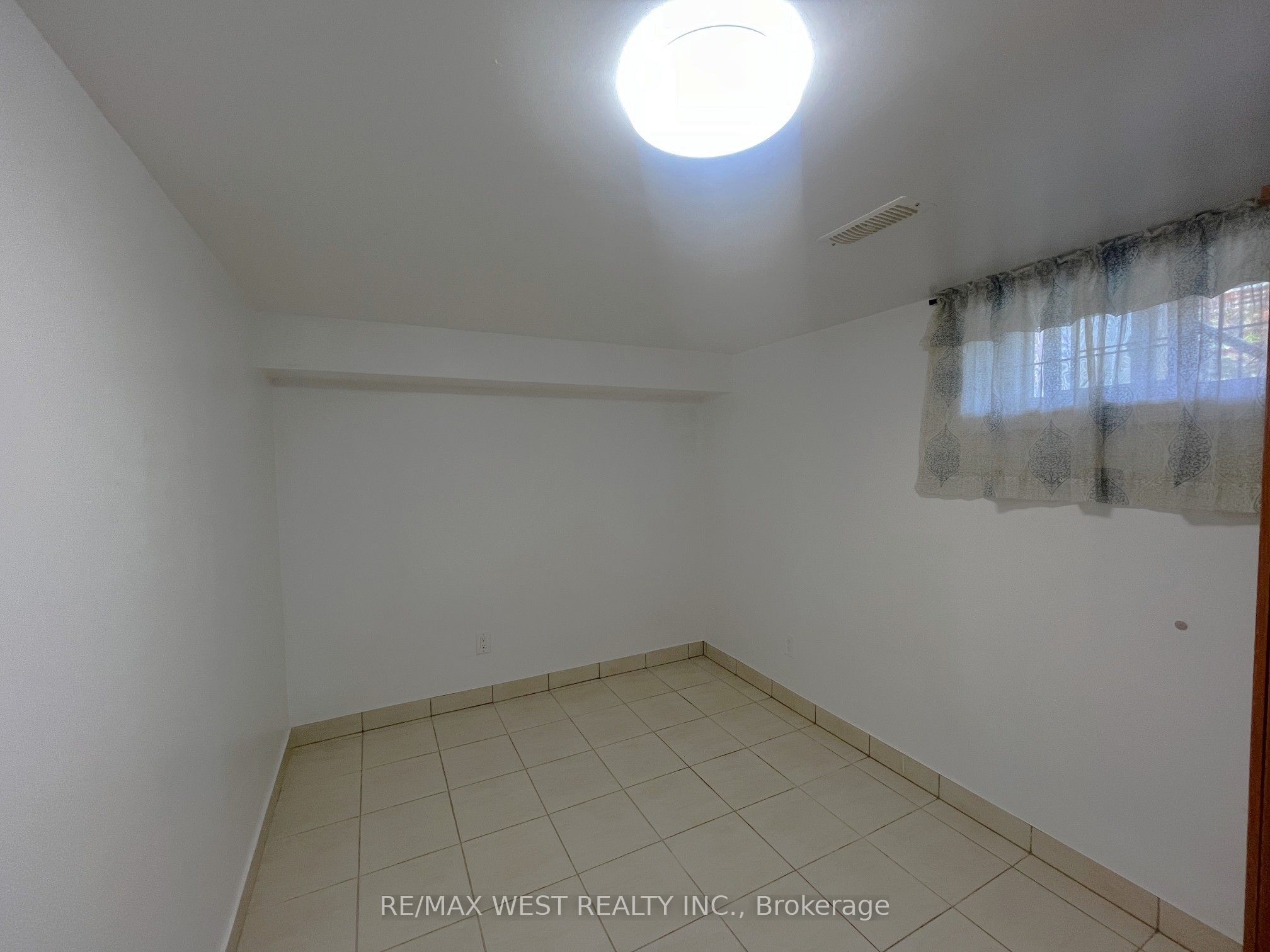 707 Shaw Street Basement Property Photo 10