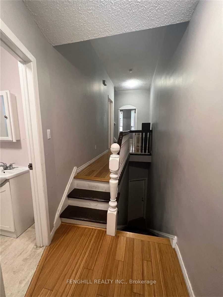 678 Bathurst Street 2 Property Photo 10