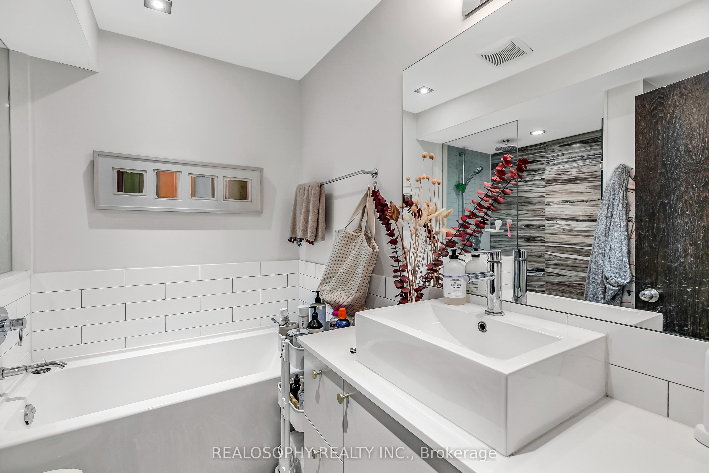 626 Huron Street Property Photo 16