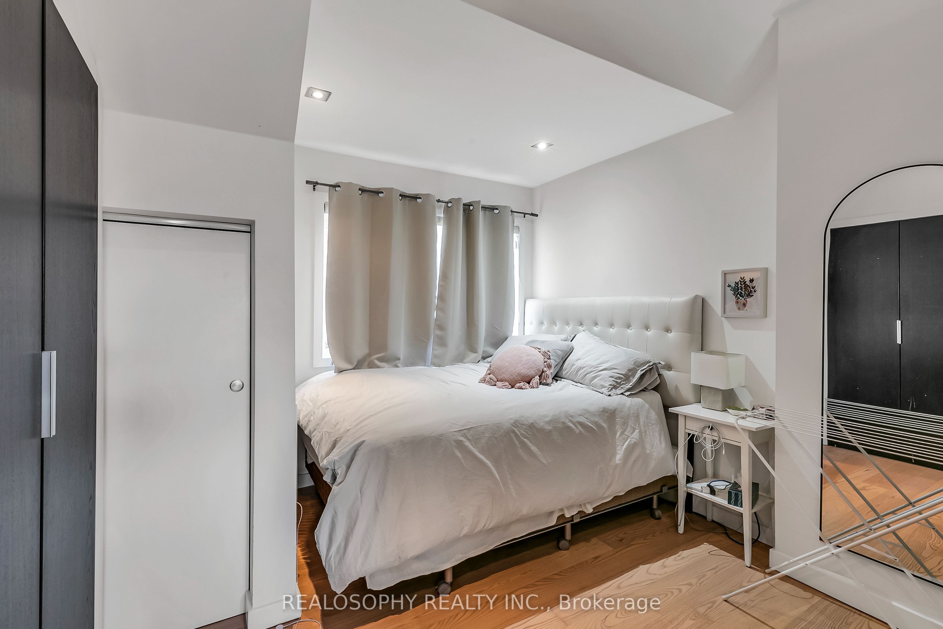 626 Huron Street Property Photo 24