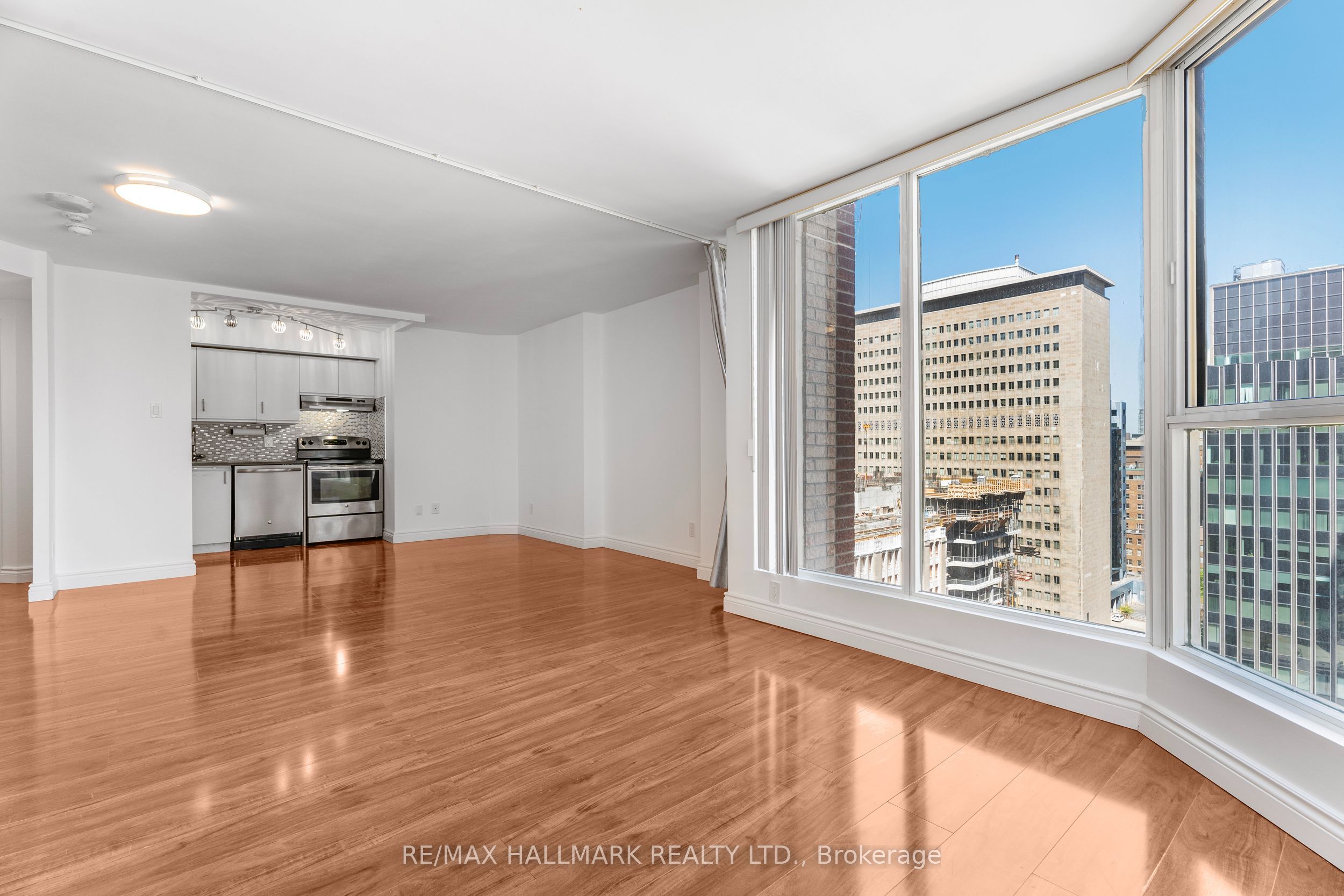 55 Centre Avenue 1607 Property Photo 8