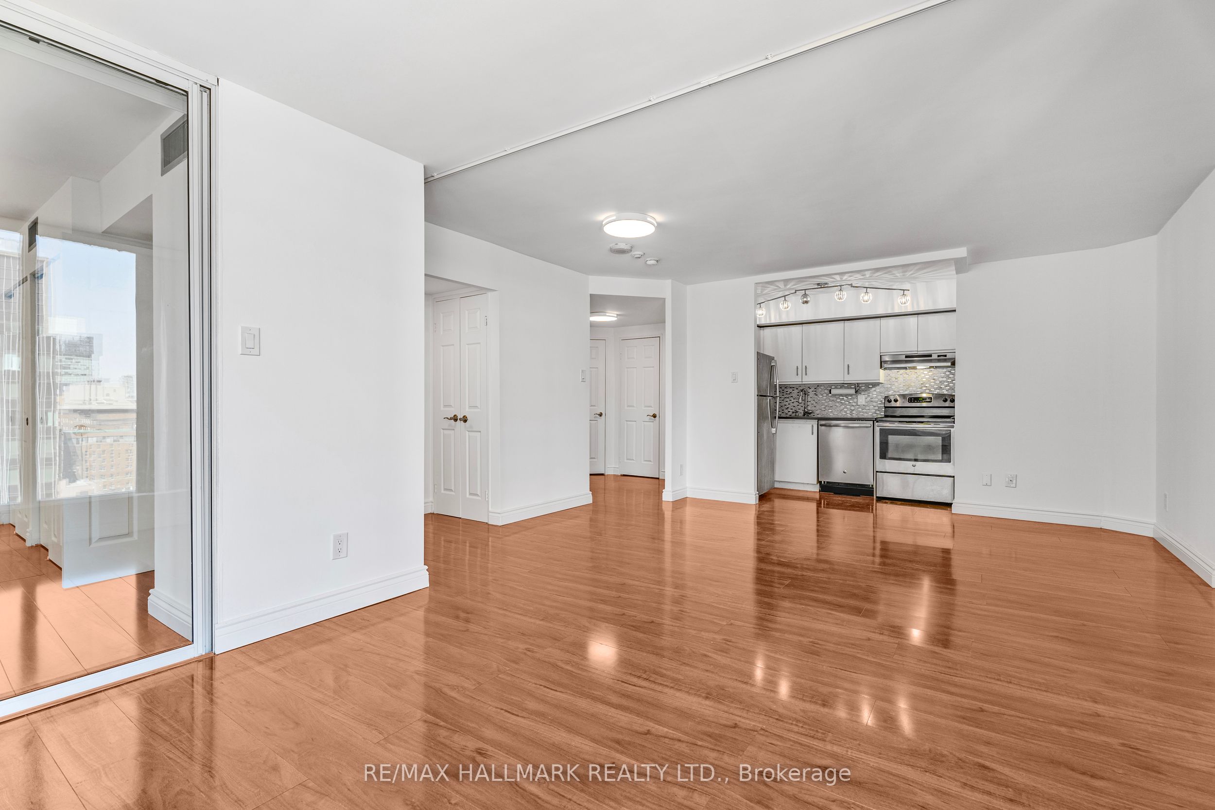 55 Centre Avenue 1607 Property Photo 9