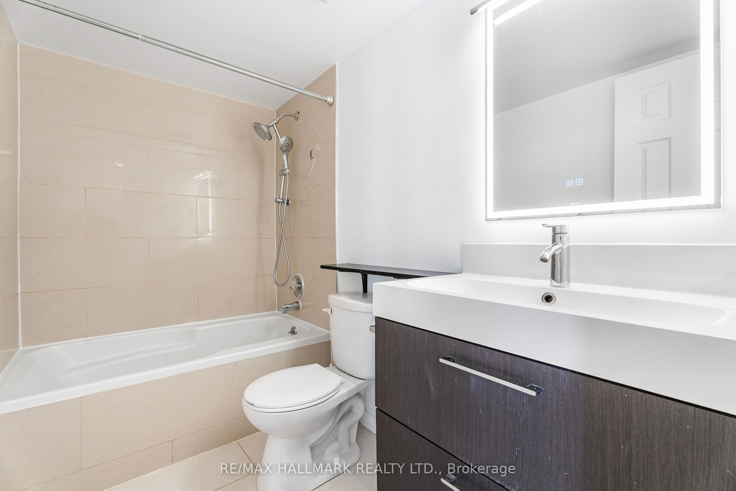 55 Centre Avenue 1607 Property Photo 11