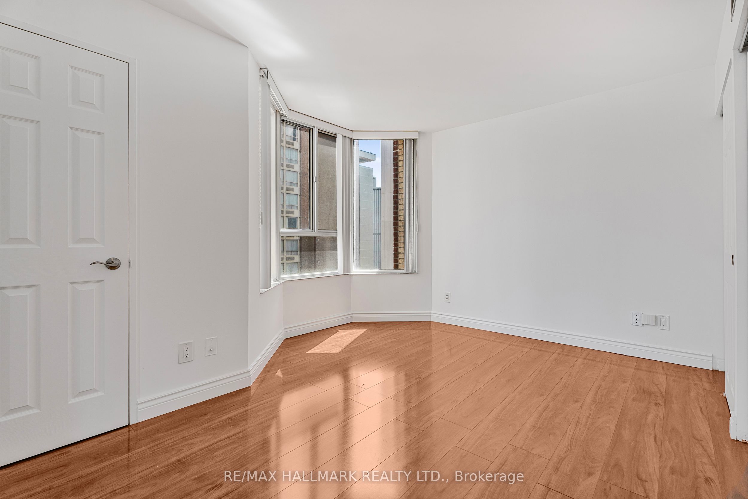 55 Centre Avenue 1607 Property Photo 12