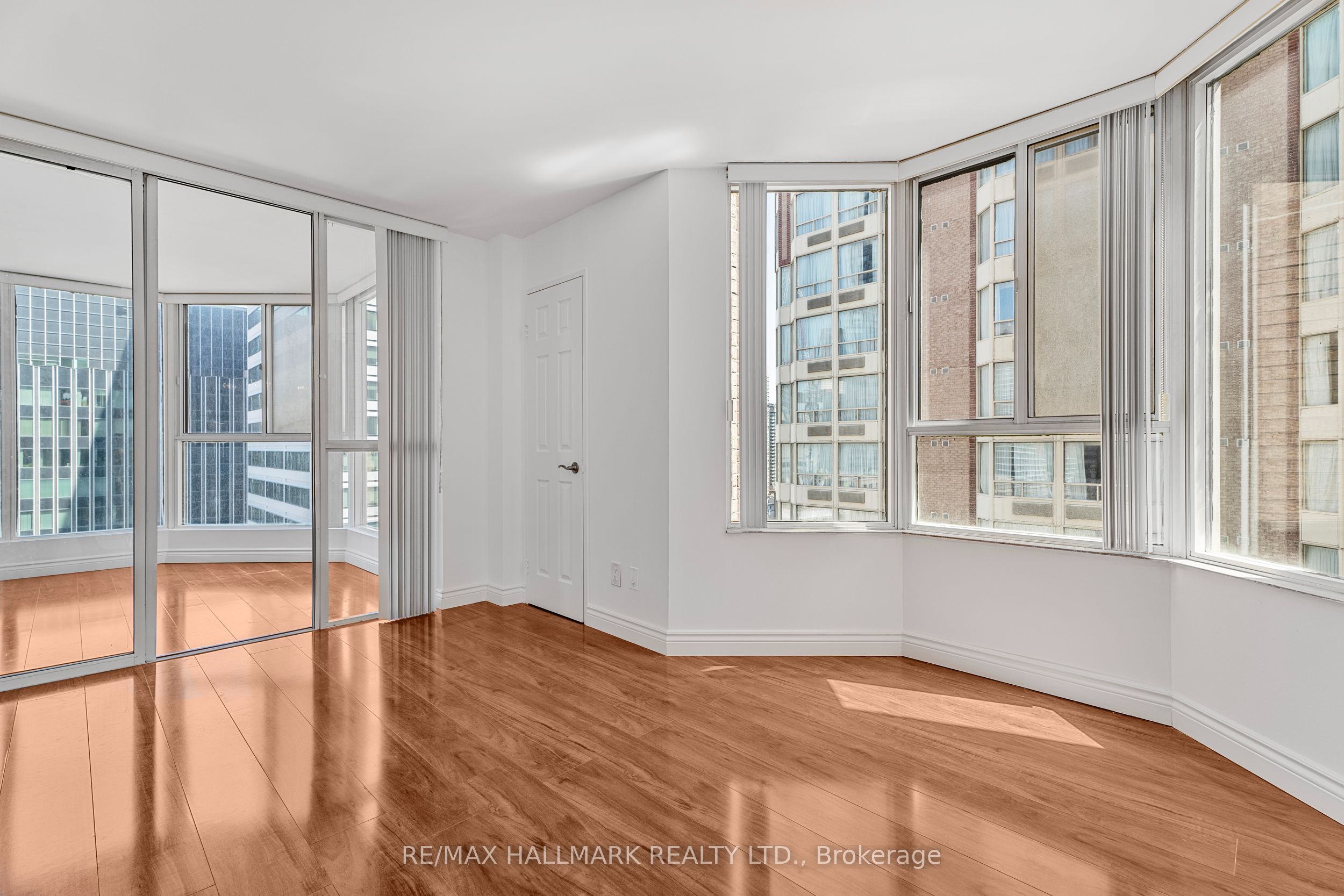 55 Centre Avenue 1607 Property Photo 14