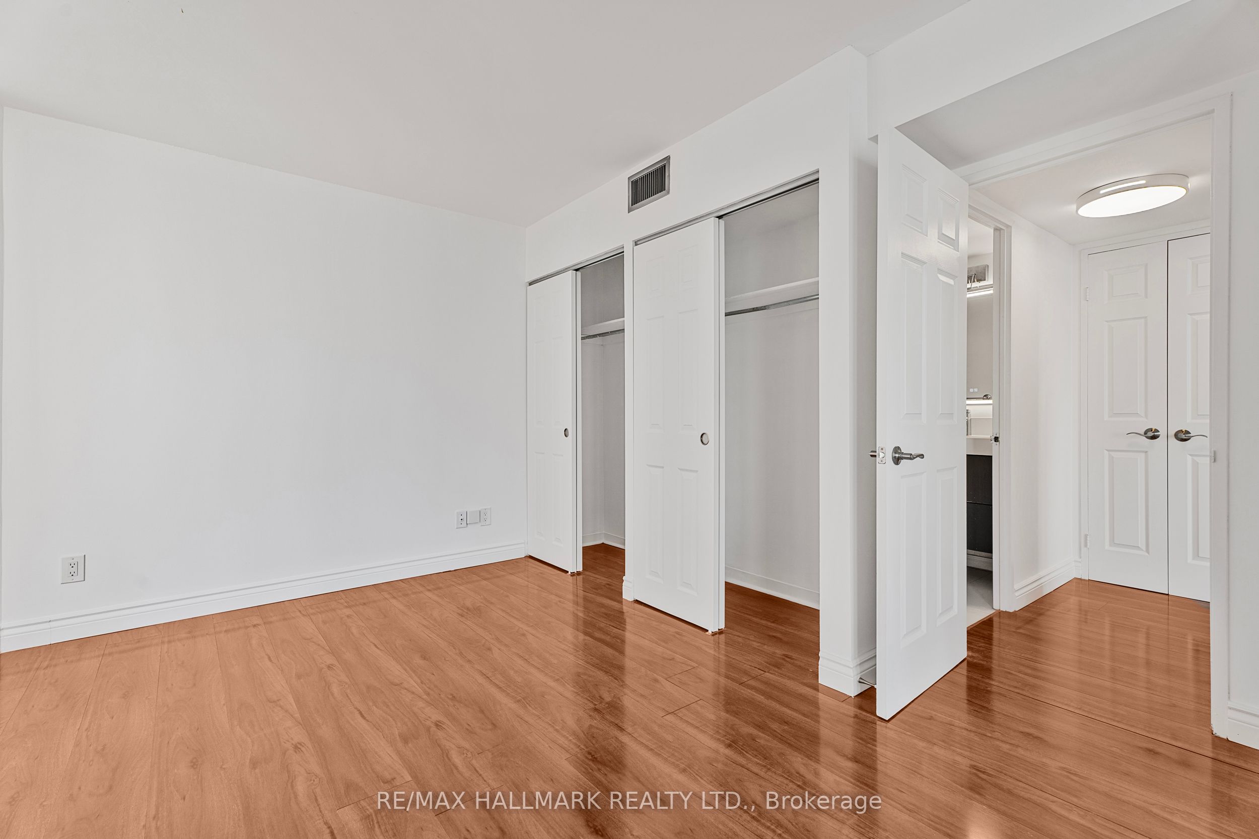 55 Centre Avenue 1607 Property Photo 15