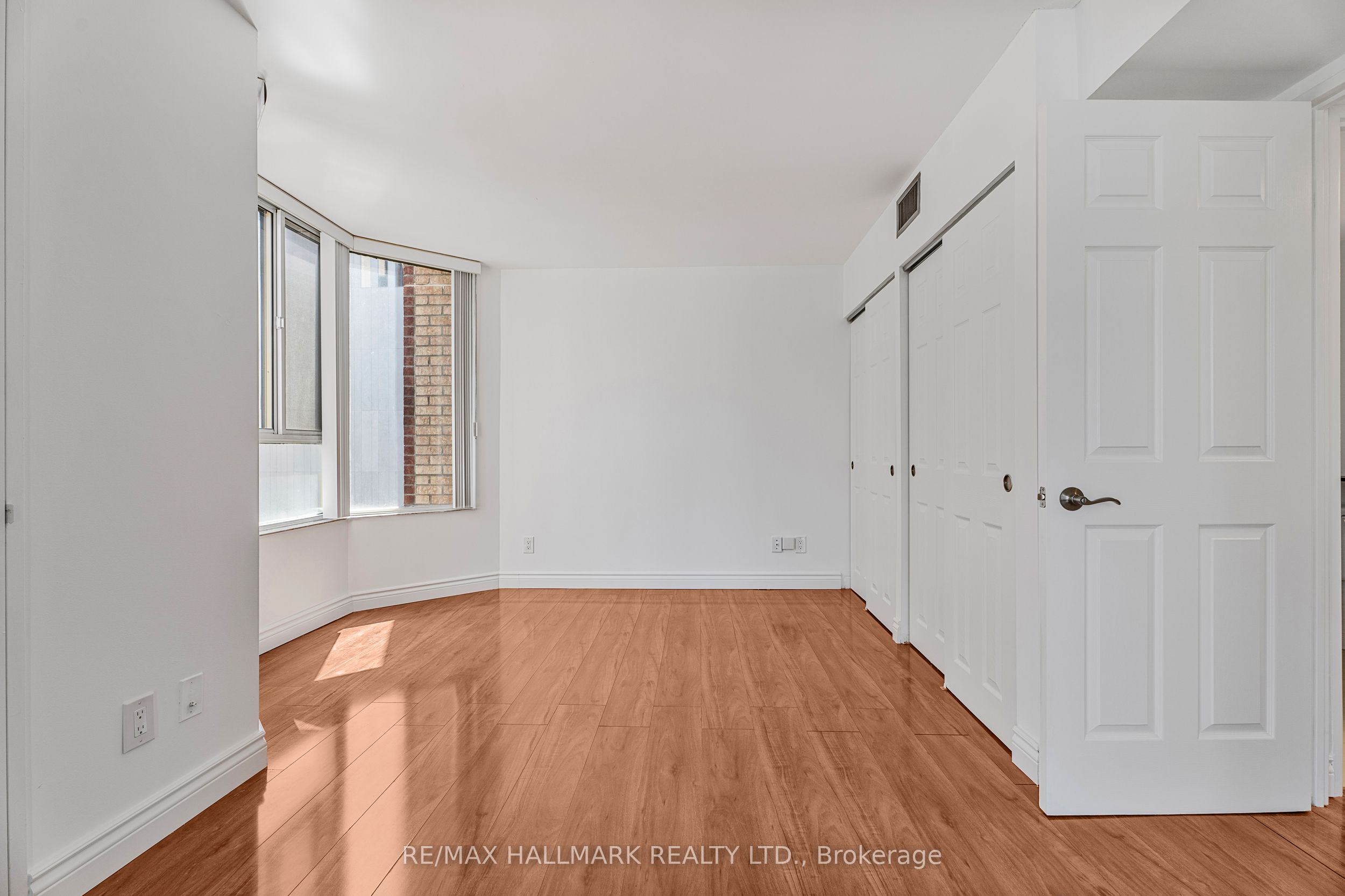 55 Centre Avenue 1607 Property Photo 16