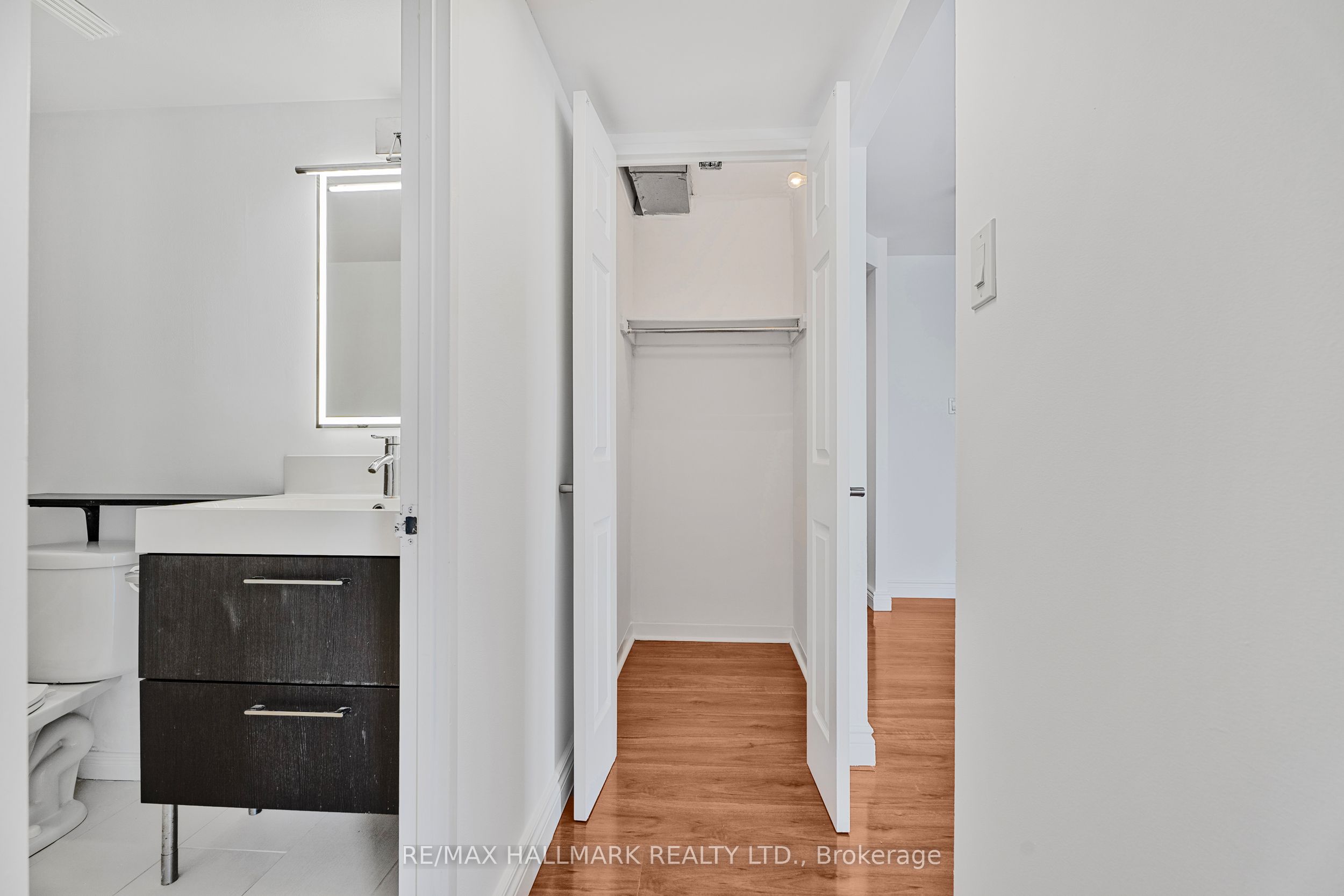 55 Centre Avenue 1607 Property Photo 17