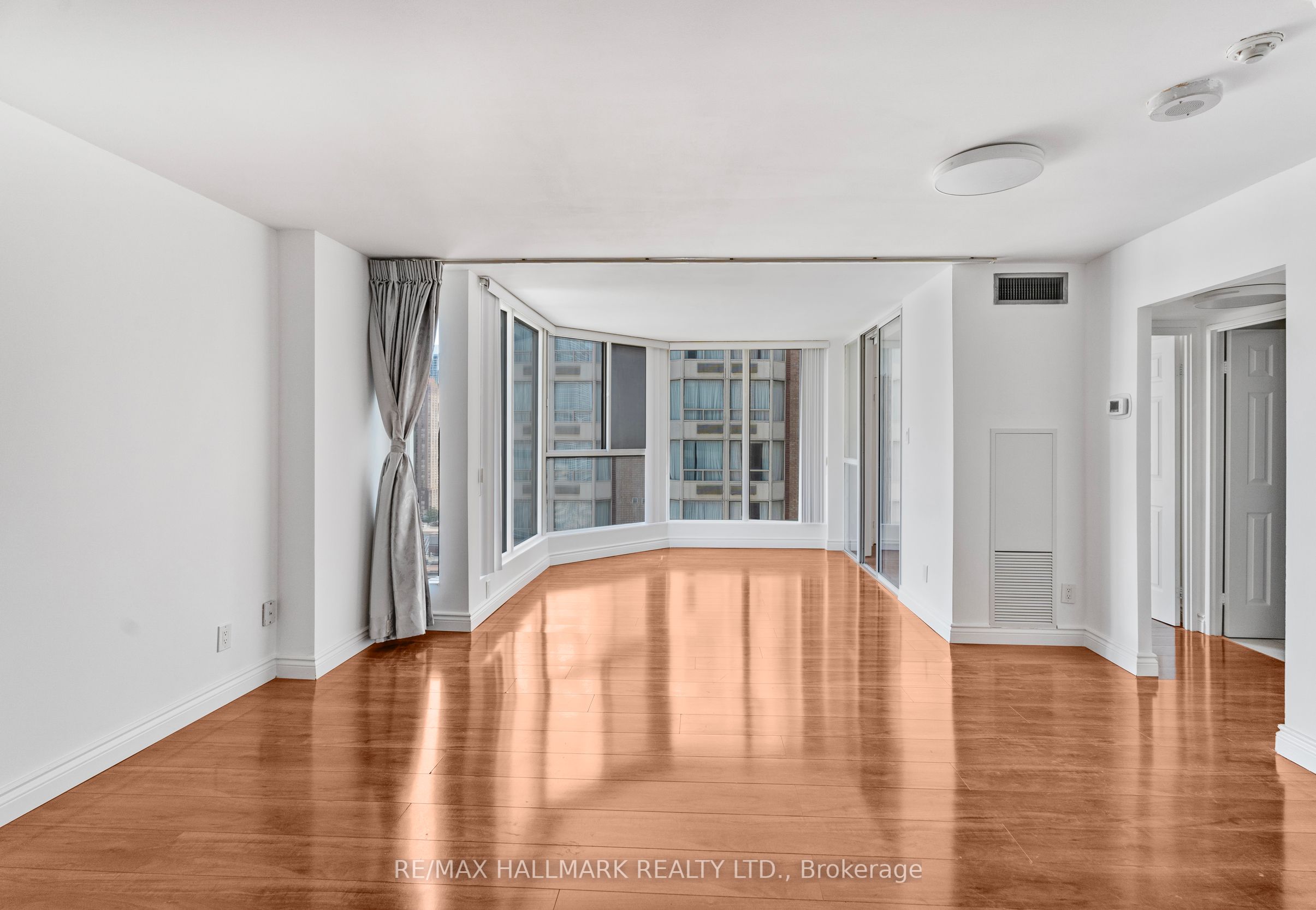 55 Centre Avenue 1607 Property Photo 21